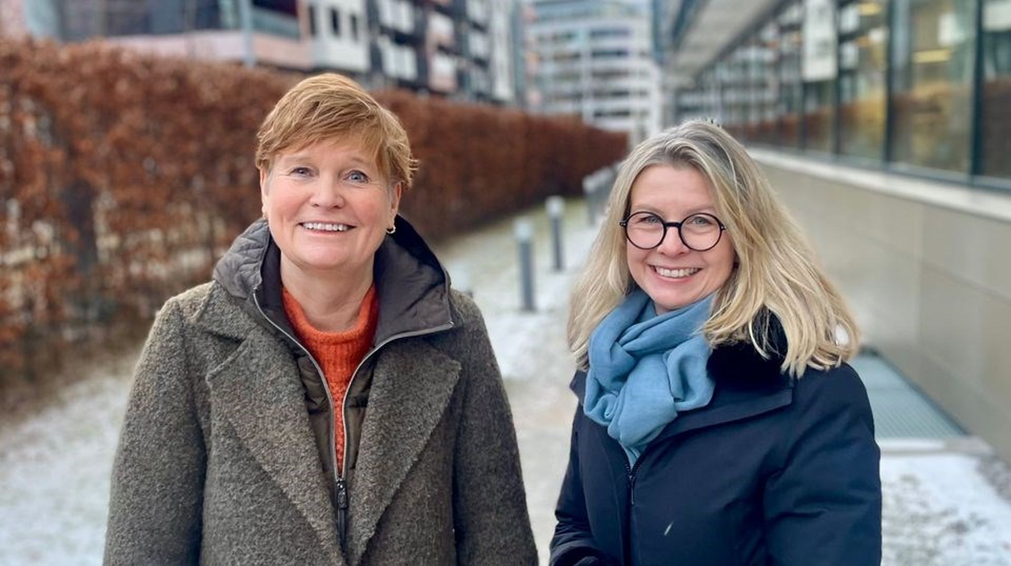 Astrid Giskegjerde (t.v.) skal jobbe sammen med Tonje Glorvigen Apeland, som er daglig leder i Kronprinsparets Fond.