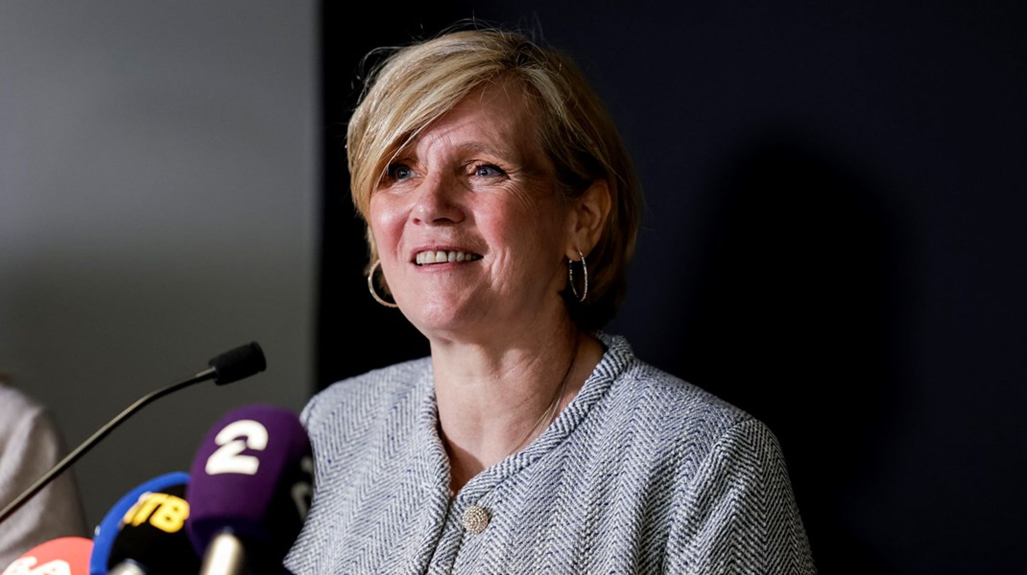 Christine B. Meyer (H) får fortsette som byrådsleder i Bergen, etter at et mistillitsforslag mot henne ikke fikk flertall i bystyret.