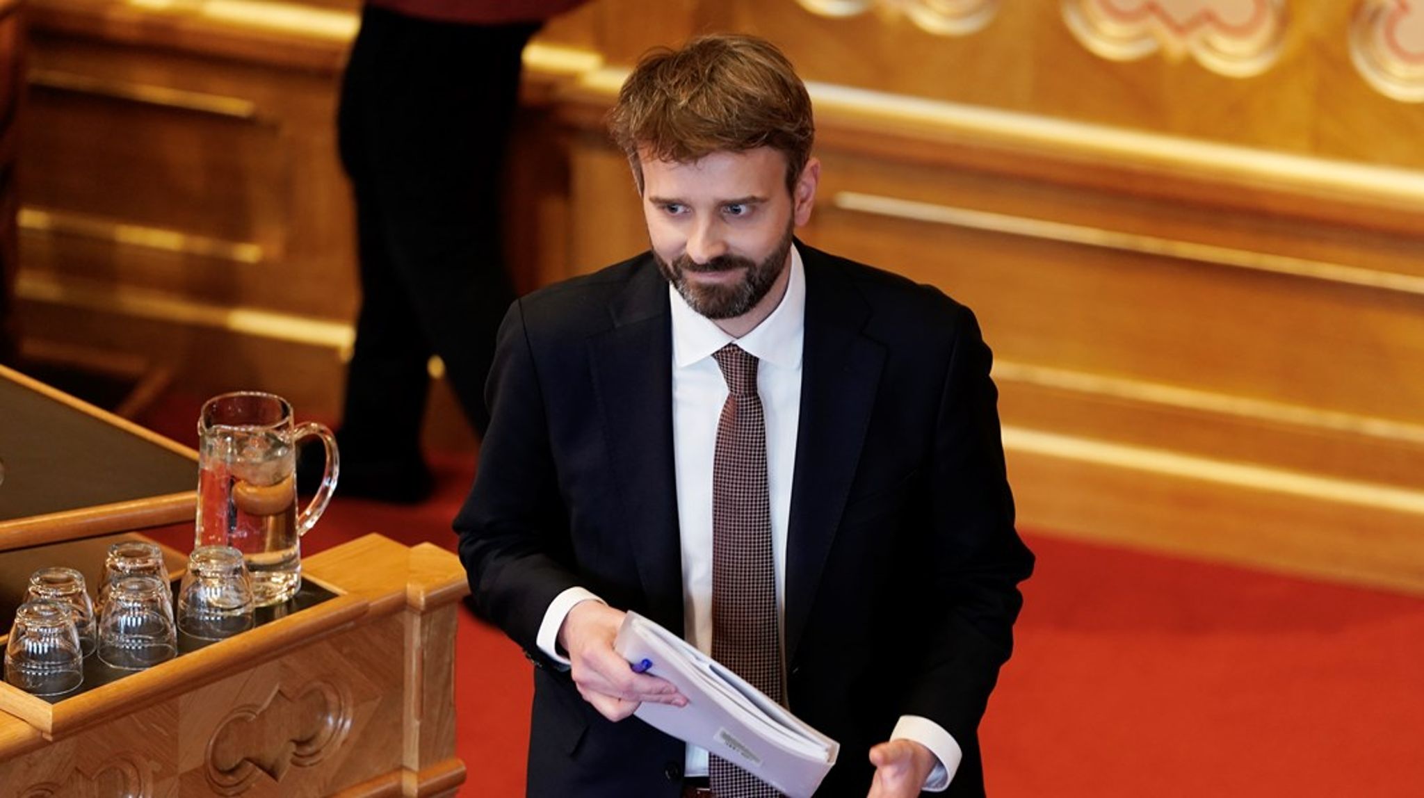 Helse- og omsorgsminister, Jan Christian Vestre (Ap) står overfor en travel uke i Stortinget. Regjeringen kan overkjøres av Stortinget i tre helsepolitiske saker som skal til votering denne uken.
