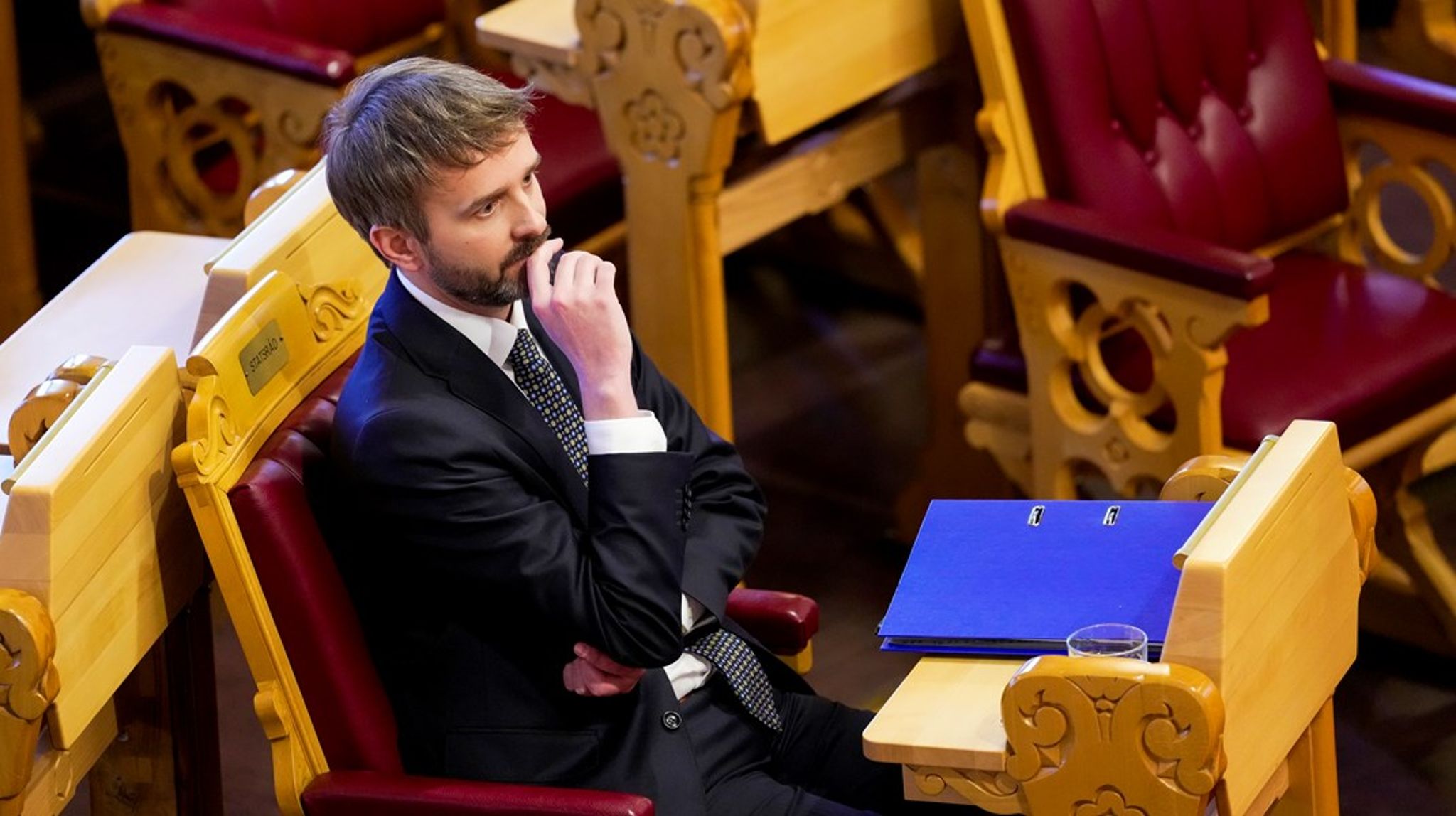 Helse- og omsorgsminister Jan Christian Vestre (Ap) advarte stortingsflertallet mot å blande seg inn i helseforetakenes anbudsrunder. 