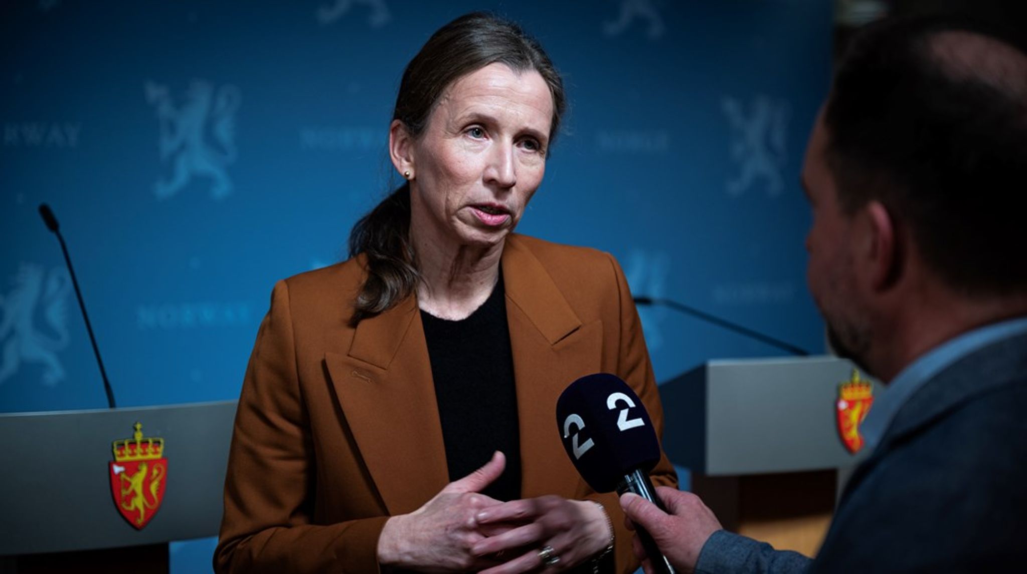 Justisminster Astri Aas-Hansen peker på at Kripos kan blokkere nettsider som sprer overgrepsmateriale, men at det ikke er opp til henne som statsråd å bestemme hvilke sider og tjenester som blokkeres. 