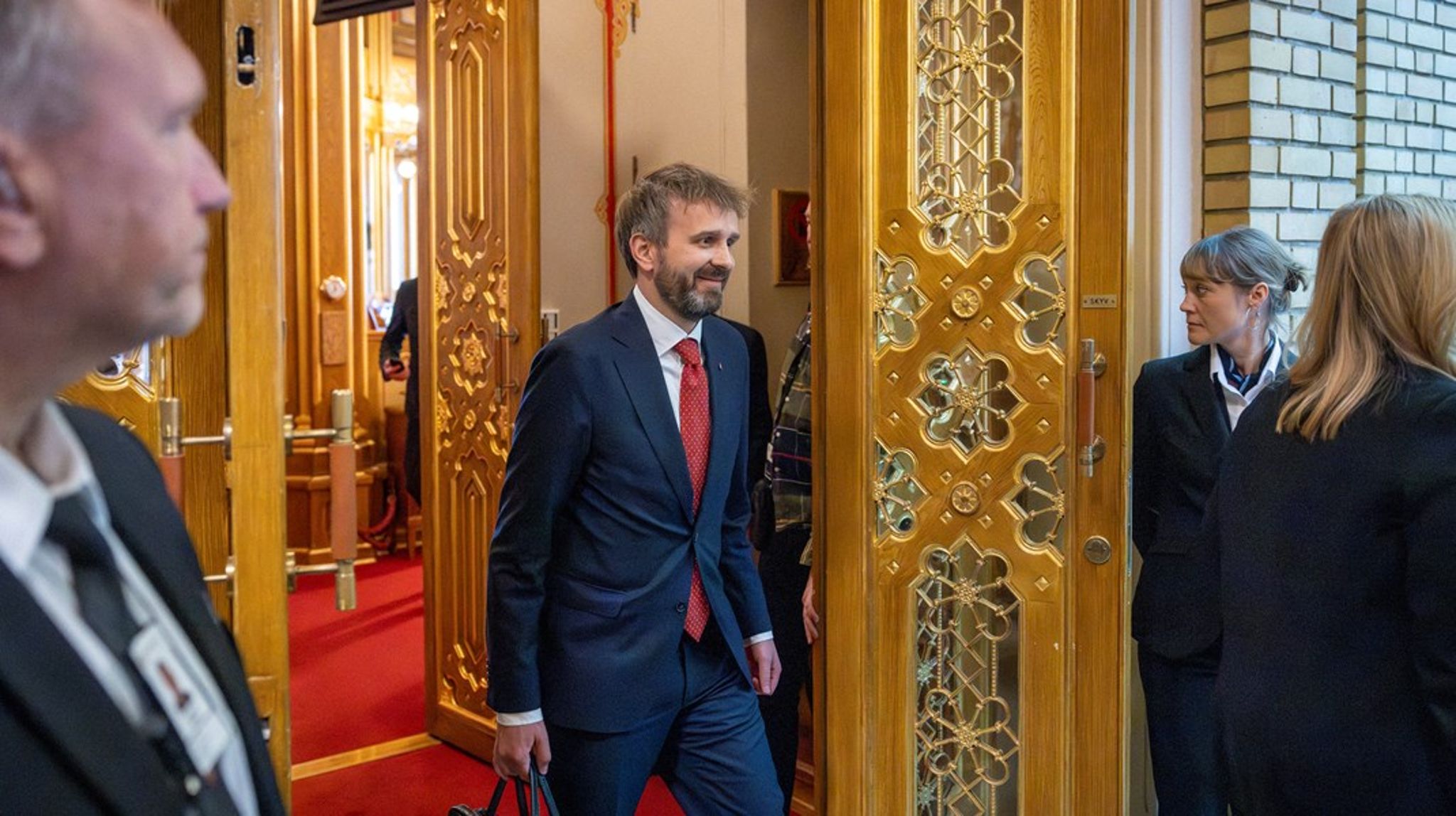 Helse- og omsorgsminister Jan Christian Vestre gikk på et tap i Stortinget tirsdag. Advarslene hans om store økonomiske og juridiske konsekvenser hjalp ikke.