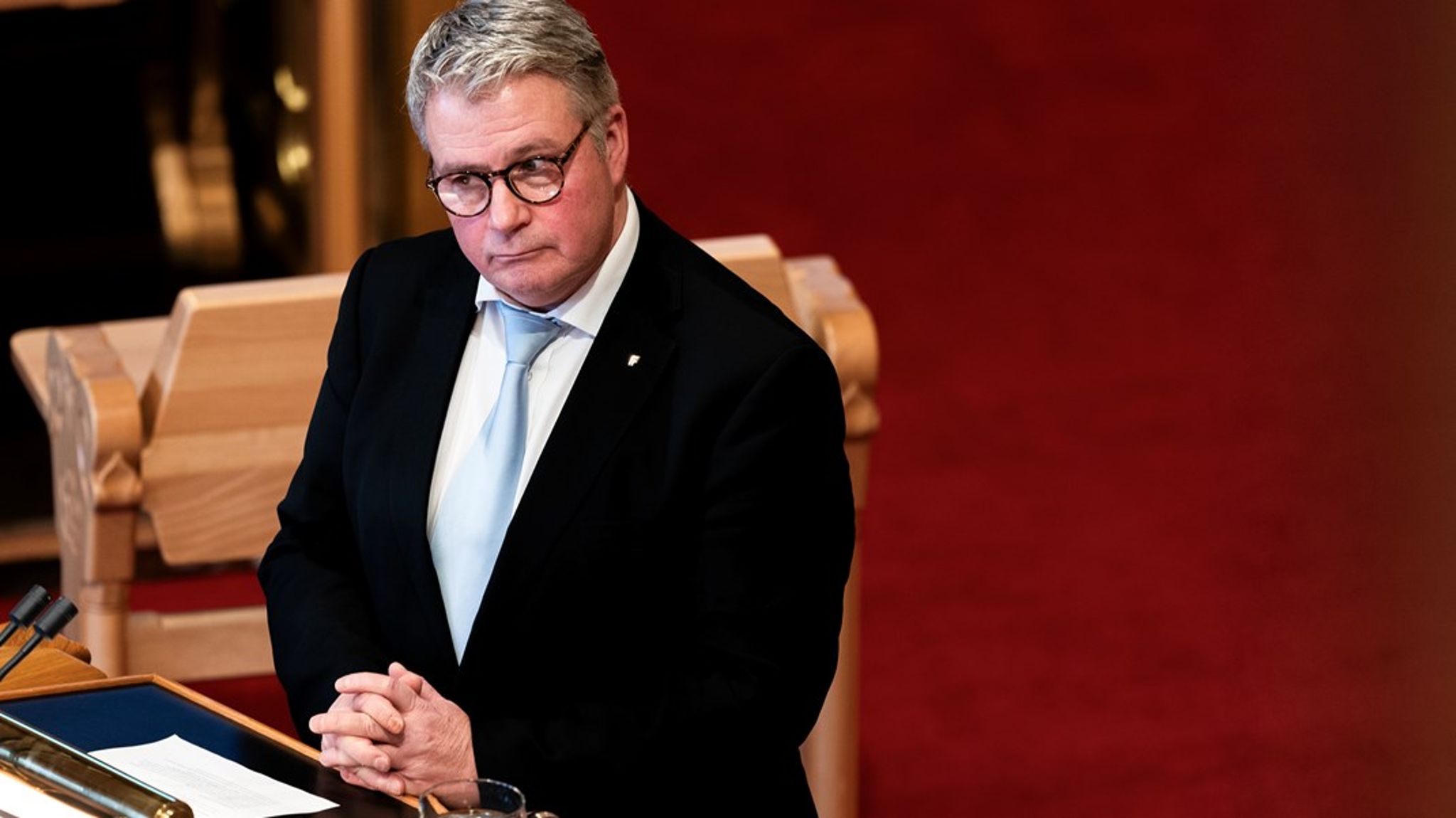 En enstemmig kontroll- og konstitusjonskomite har besluttet at det skal åpnes høringer i Epstein-saken, i tillegg til granskingskommisjonen som Stortinget skal nedsette.&nbsp;