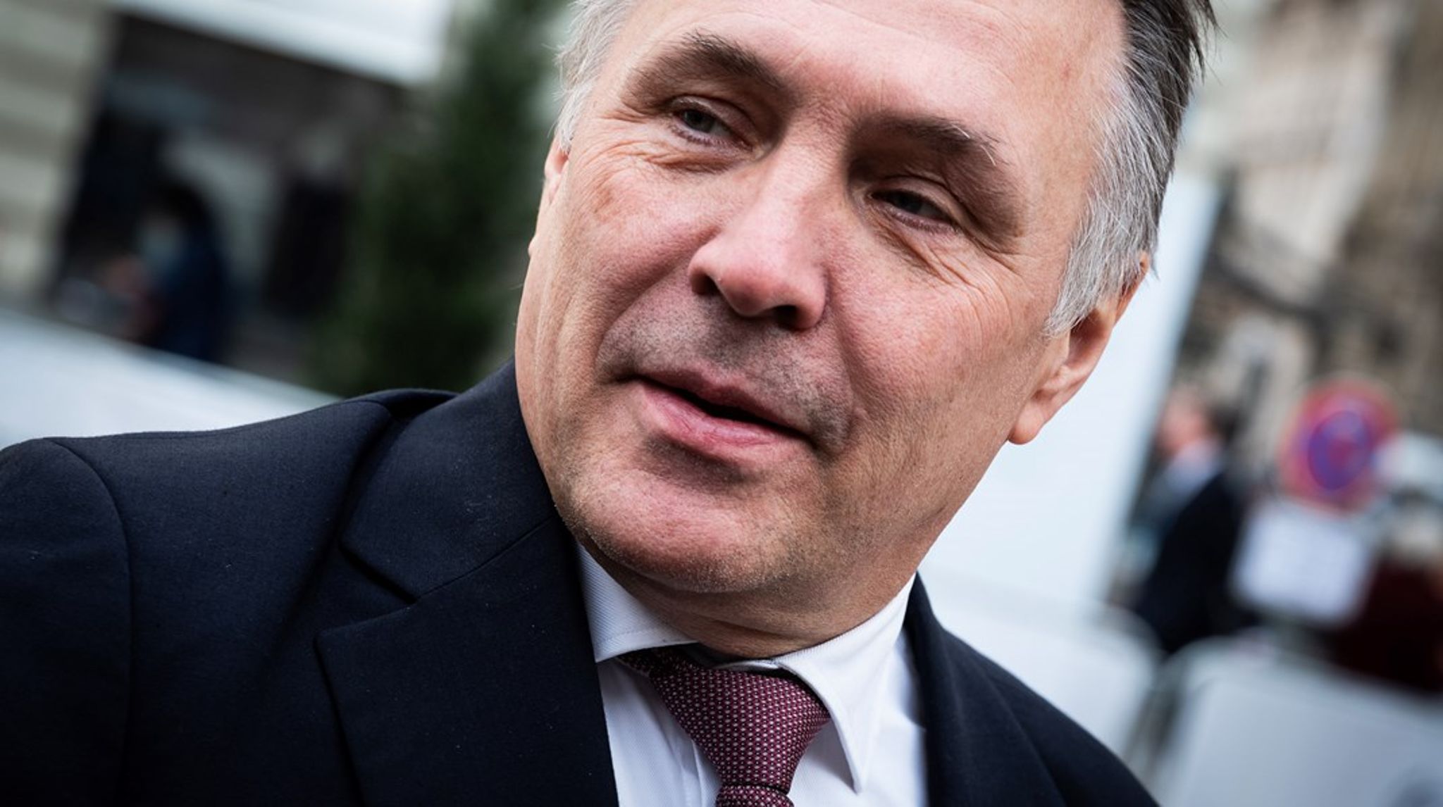Forsvarsminister Tore O. Sandvik (Ap) opplyser at norske soldater i Midtøsten flyttes.