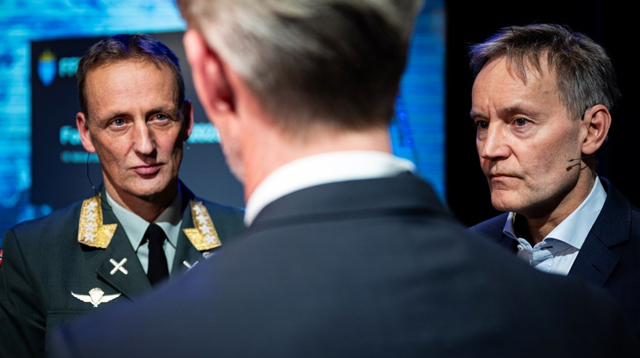 Forsvarssjef Eirik Kristoffersen presenterte fjorårets forsvarsanalyse sammen med forskningsdirektør Espen Skjelland i FFI.