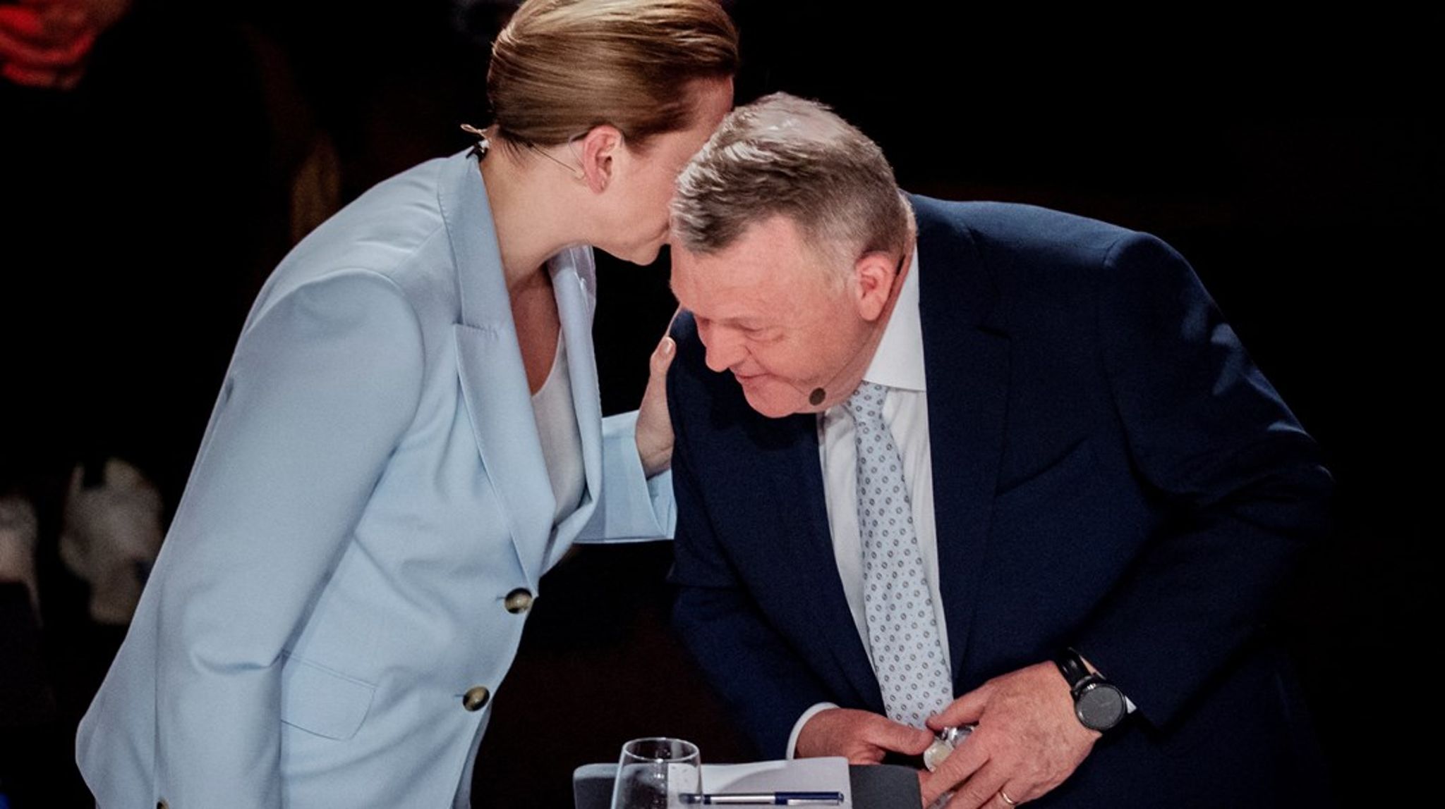 Mette Frederiksen og Lars Løkke Rasmussen har sittet i regjering sammen, men garanterer ikke at de vil fortsette med det etter tirsdagens danske valg. Nå kan det se ut som om Løkke er den som får den mektige "kongemaker-rollen". 