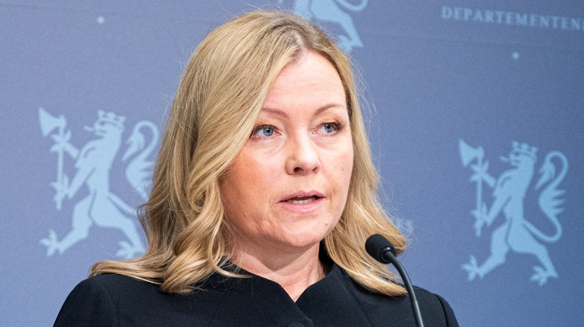 Siden før sommeren har partene kranglet om hvordan de skal håndtere spørsmålet overtidsbetaling for deltidsansatte. Nå sier arbeidsministeren at det ikke lenger er et spørsmål om reglene skal endres, men hvordan de skal endres.