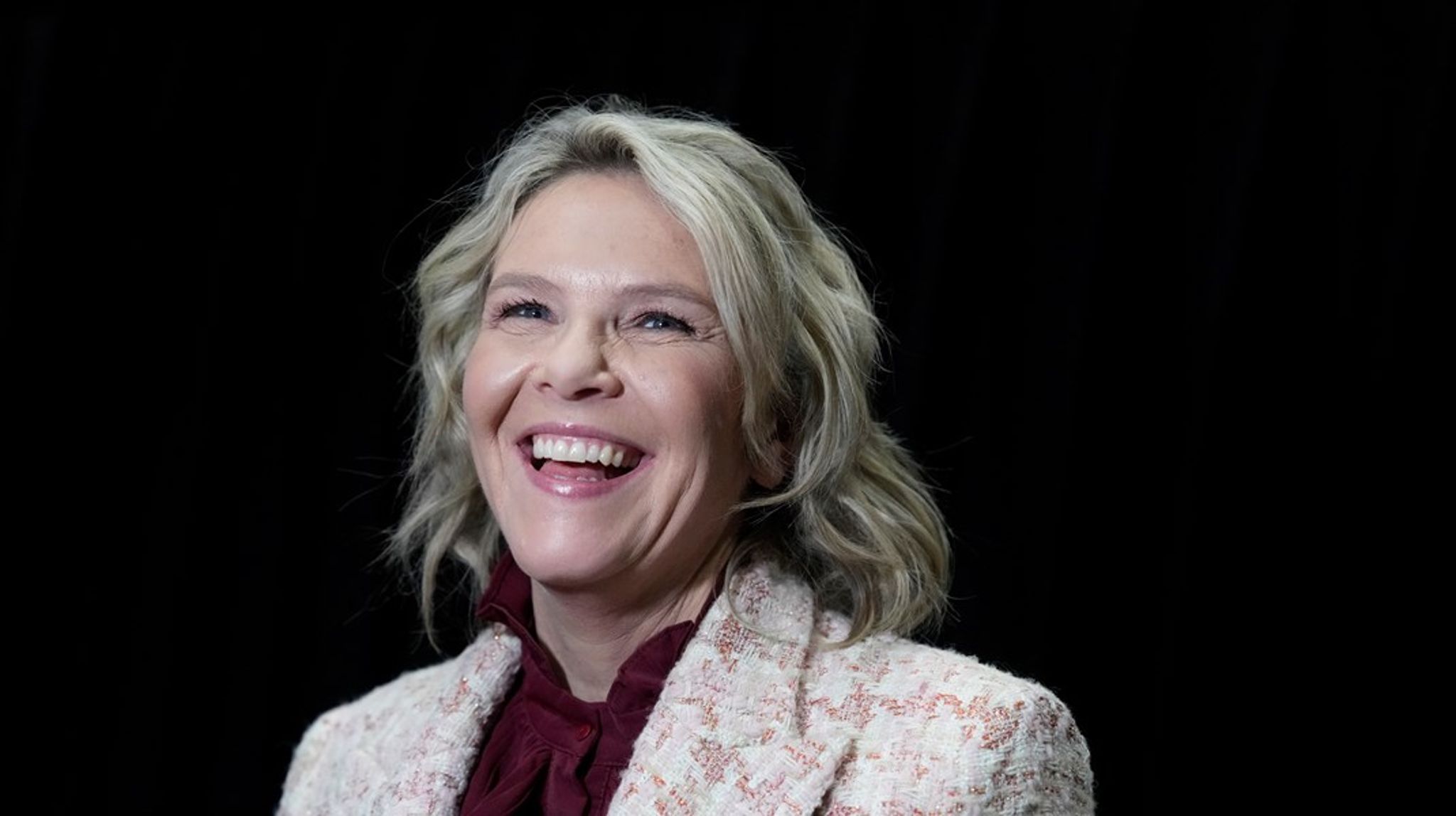 Sylvi Listhaug tror både høye bensin- og dieselpriser og Epstein-saken har bidratt til at Frp gjør det skarpt på meningsmålingene denne måneden.