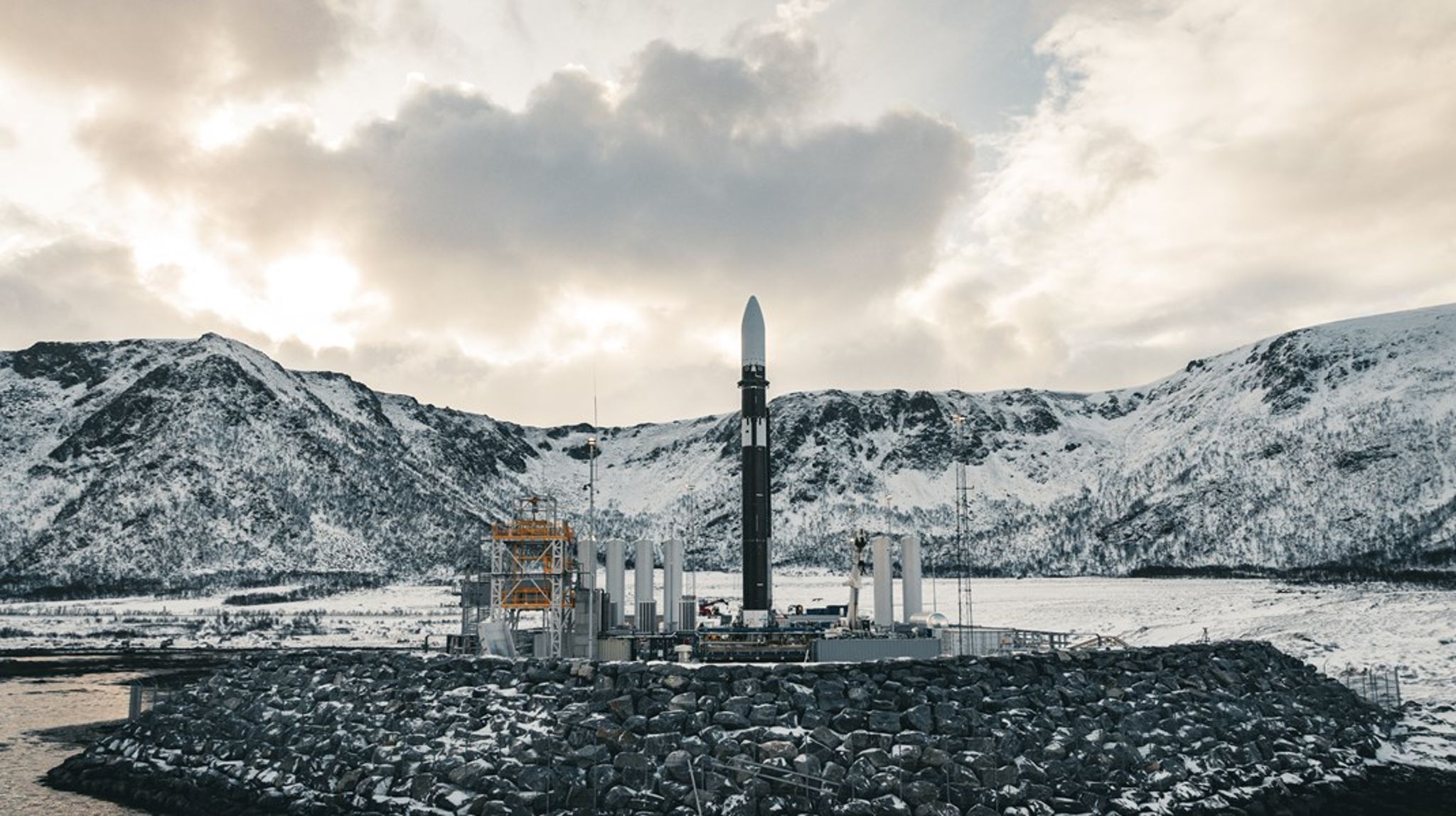Andøya Space ligger et hestehode foran sin svenske konkurrent Esrange i kappløpet om å bli en fullverdig oppskytningsrampe for satellitter. Det forspanget kan de miste hvis EU-kommisjonen får viljen sin. 