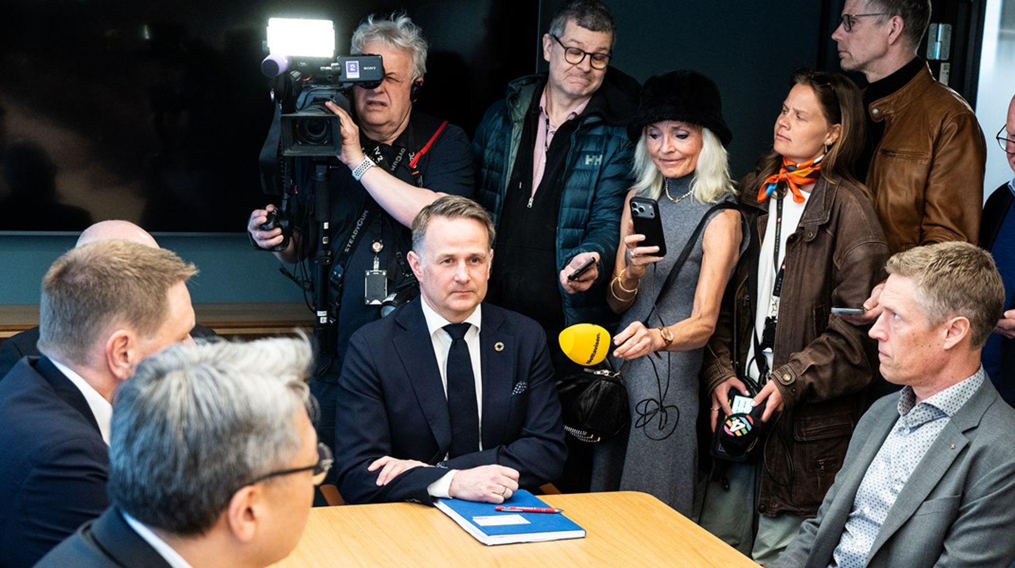 Riksmekler Mats Ruland har jobben med å hjelpe Fellseforbundets Christian Justnes og Norsk Industris Harald Solberg med å få årets frontfagsoppgjør i land.