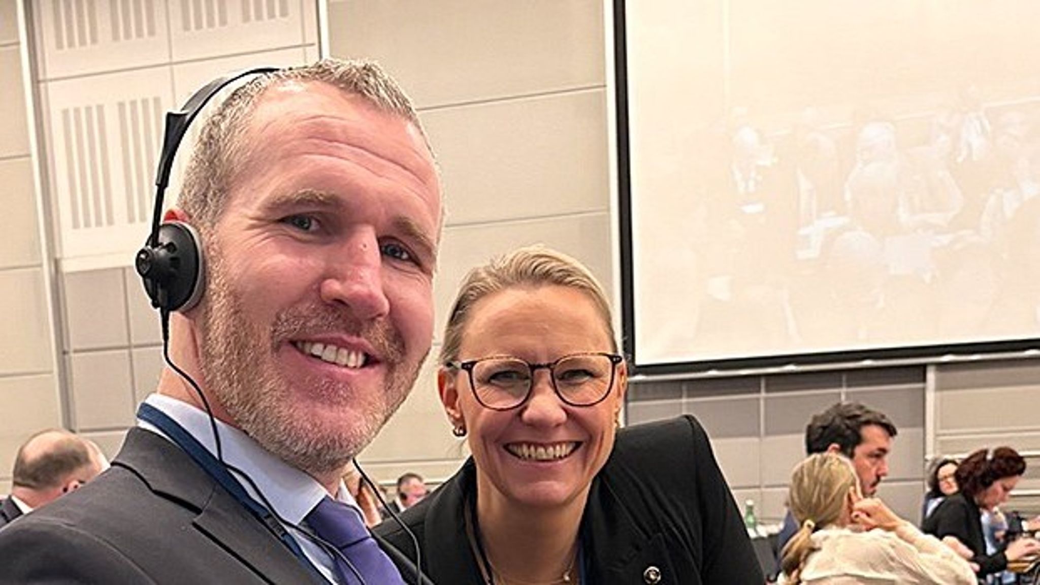 I helga reiser stortingsrepresentantene Marius Arion Nilsen og Maria Aasen-Svensrud til Ungarn for å være valgobservatører.