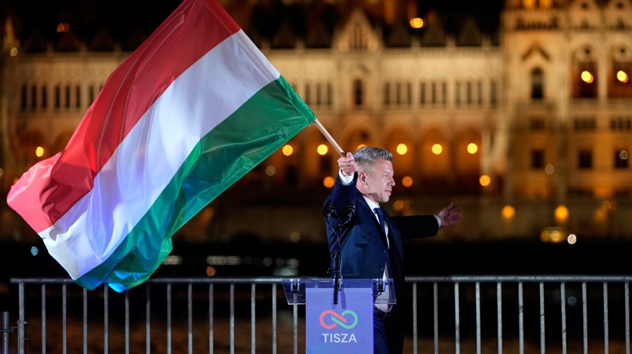 Peter Magyar blir ny statsminister i Ungarn. Han leder det borgerlig-konservative partiet Tisza som ble etablert så sent som i 2024. 