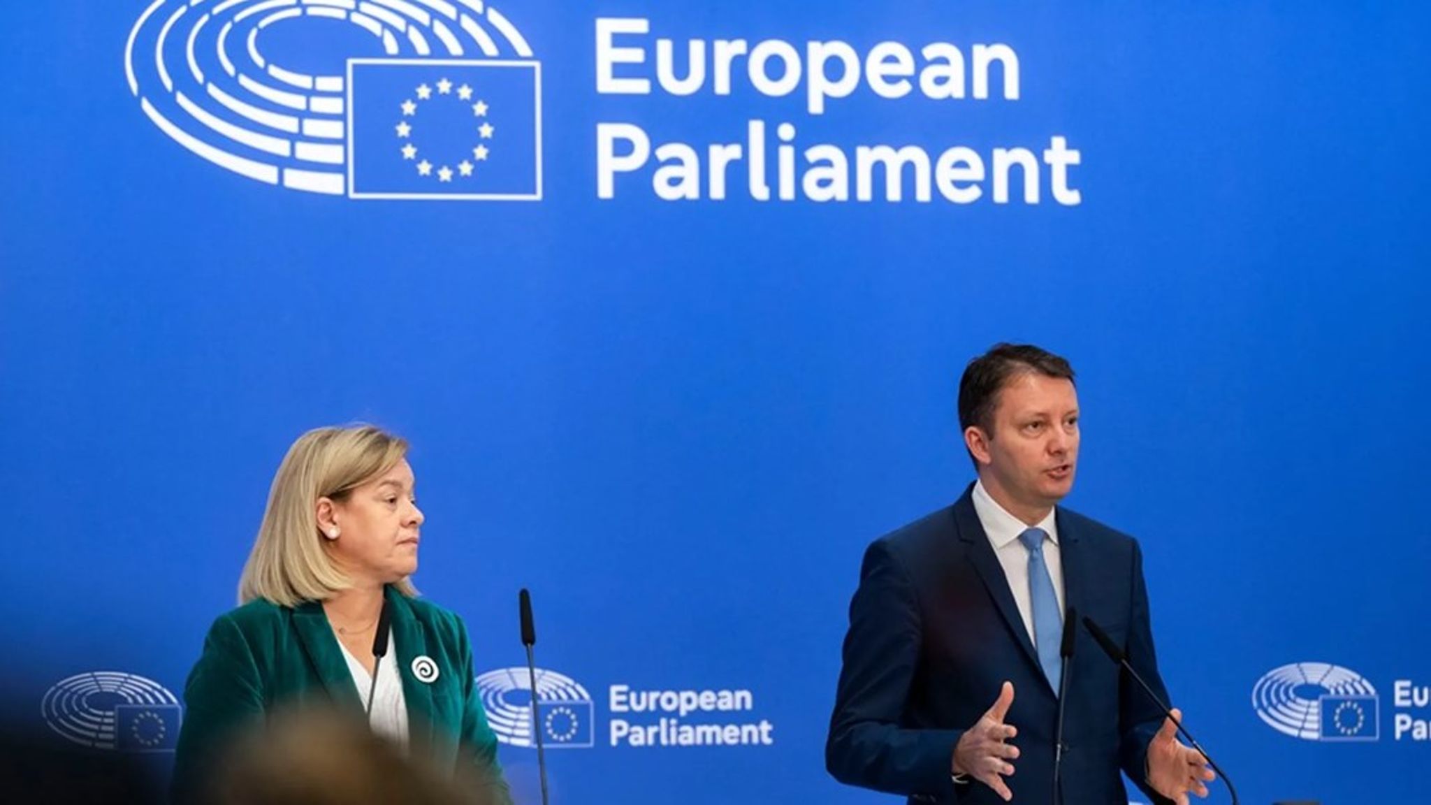 – Vi må sikre at Europa har midlene til å møte utfordringene, sier&nbsp;EU-parlamentets komiteledere for Unionens neste langtidsbudsjett, Carla Tavares og Siegfried&nbsp;Mureşan.