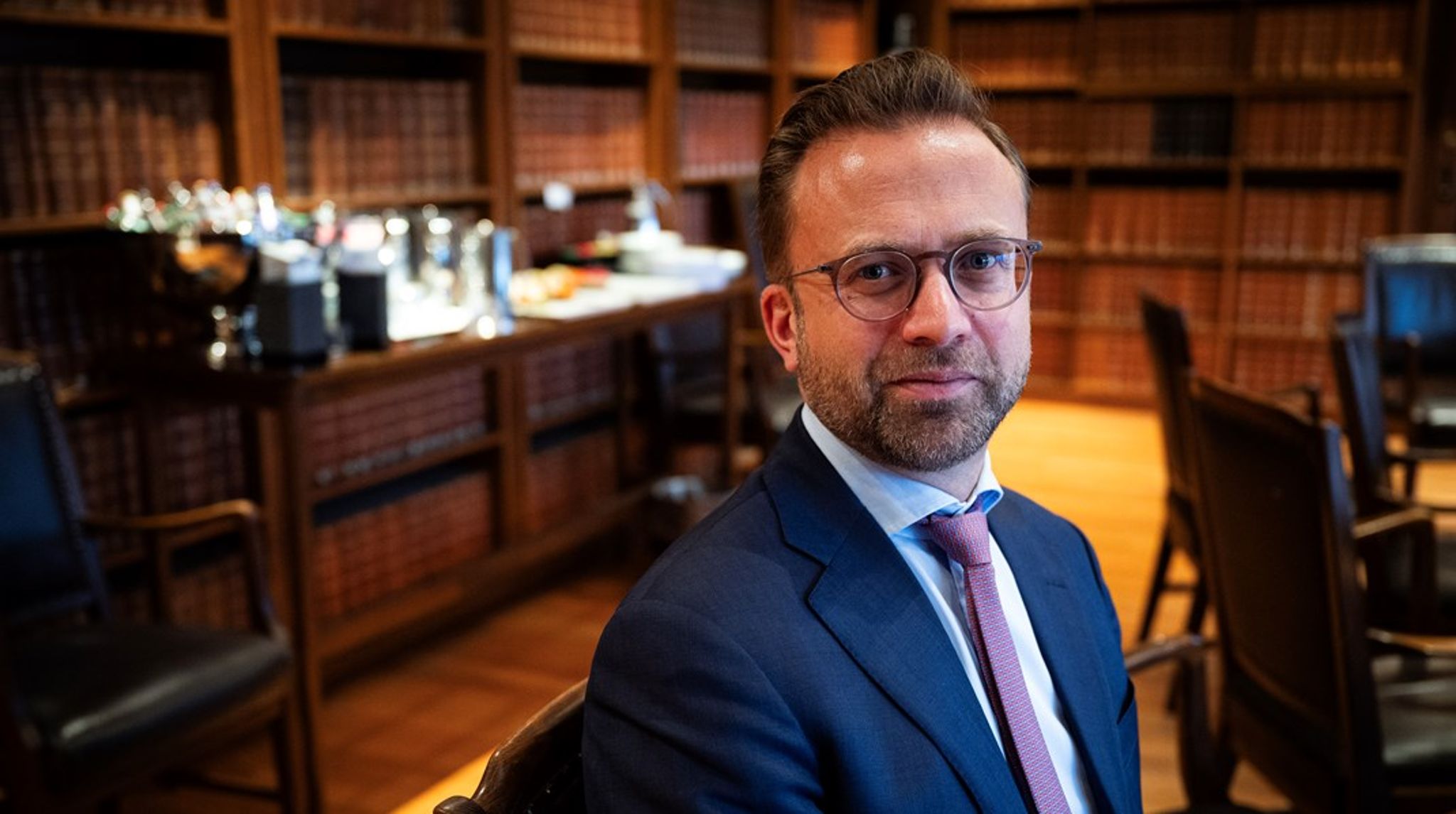 Astrup mener Stoltenbergs håndtering av Stortingets avgiftskutt-vedtak står til stryk. Stoltenberg tar kritikken med ro.&nbsp;