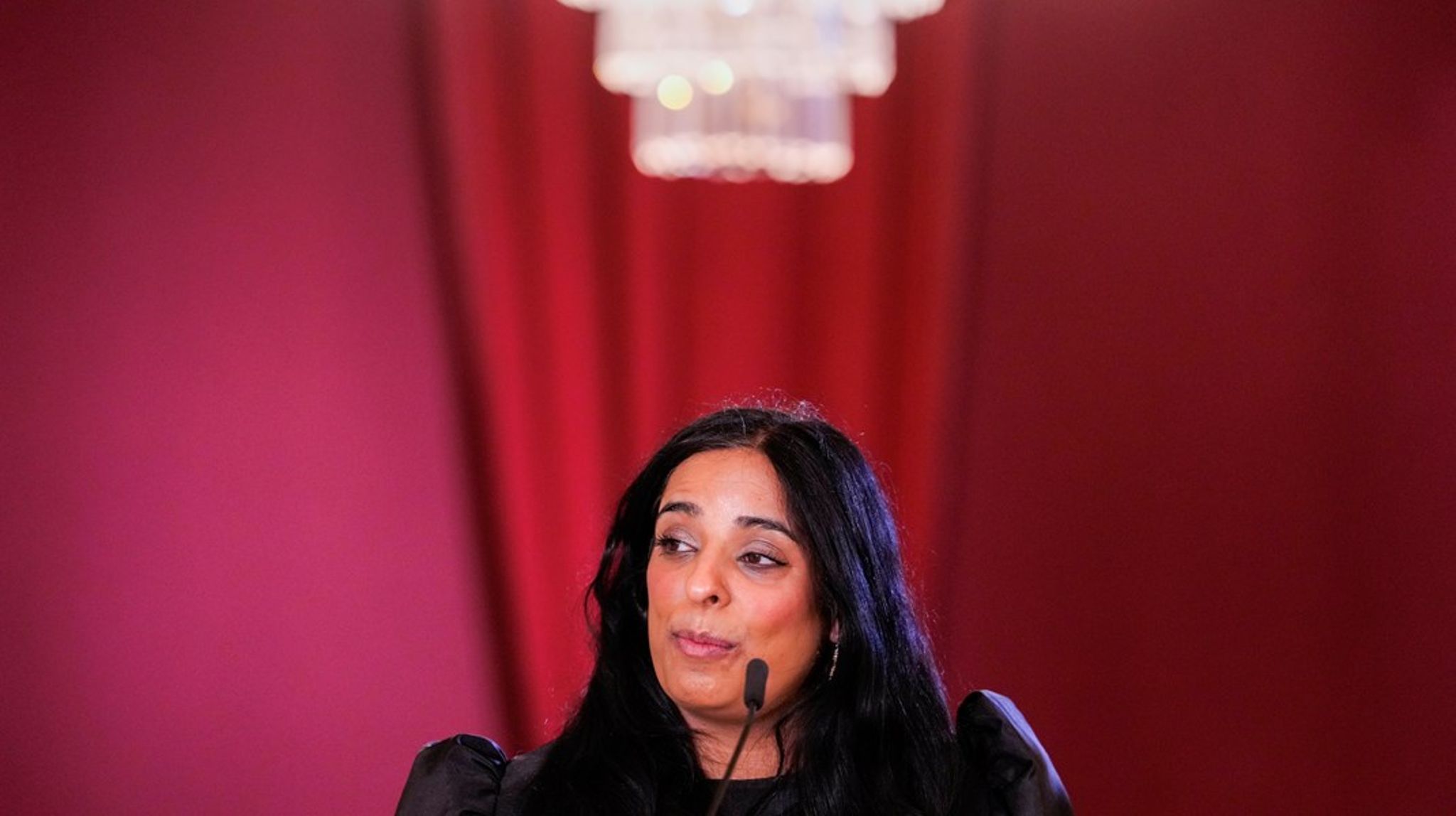 Kultur- og likestillingsminister Lubna Jaffery (Ap) deltok i behandlingen i statsråd da en tidligere meddeltaker på Forsvarets sjefskurs fikk ny toppjobb i Forsvaret.