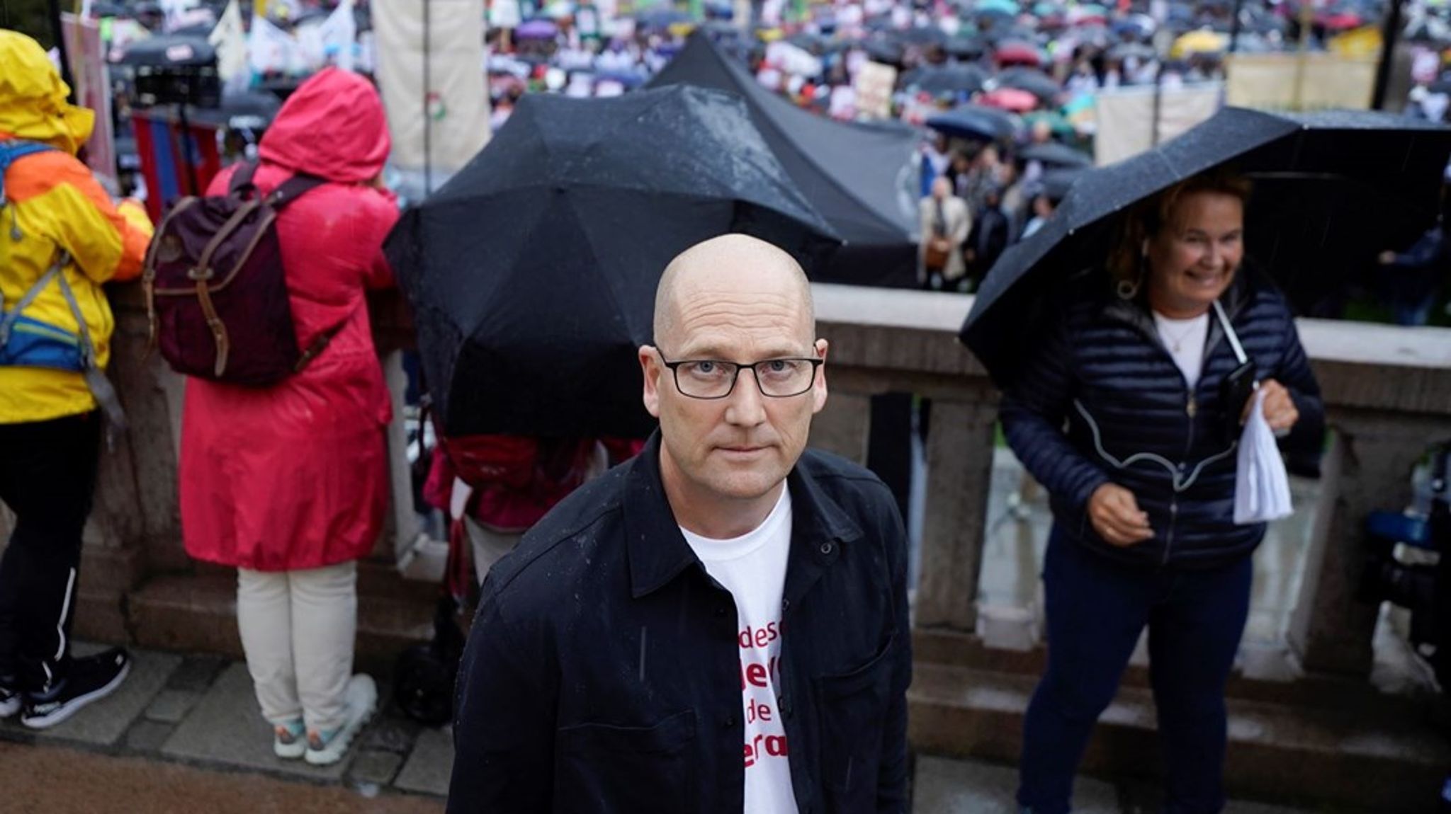Leder i Utdanningsforbundet Steffen Handal på et streikearrangement utenfor Stortinget i fjor.