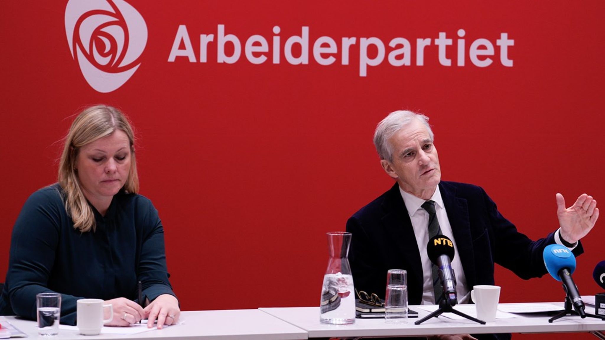 Arbeiderpartiet har bommet på timingen på vedtektsdebatten. Den ble ikke igangsatt på grunn av Trond Giske, men tolkes nå som en del av maktkampen mellom Trond Giske og partiledelsen, skriver Veslemøy Østrem. 