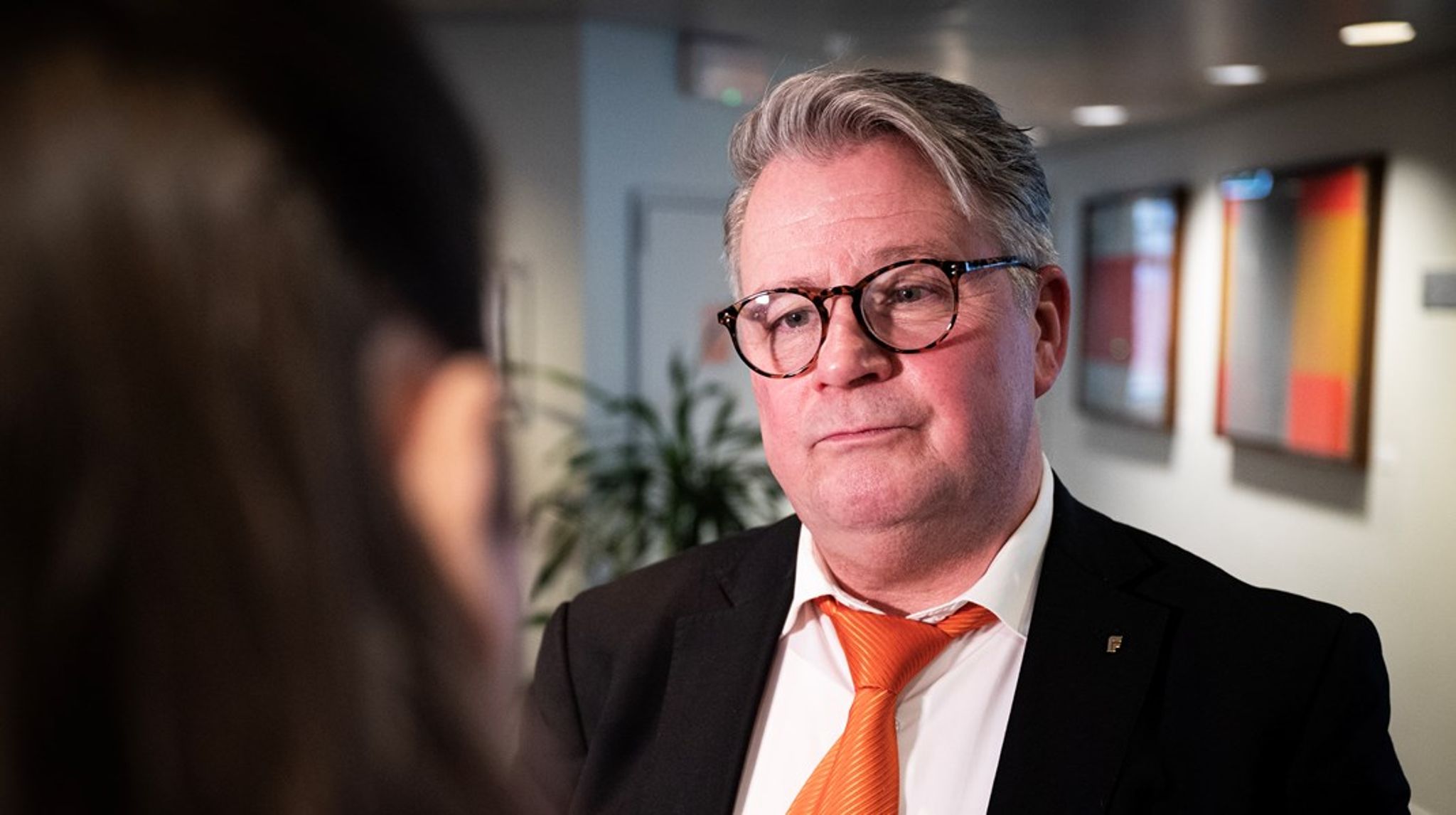 Komiteleder Per-Willy Amundsen bekrefter nytt høringstidspunkt i september. 