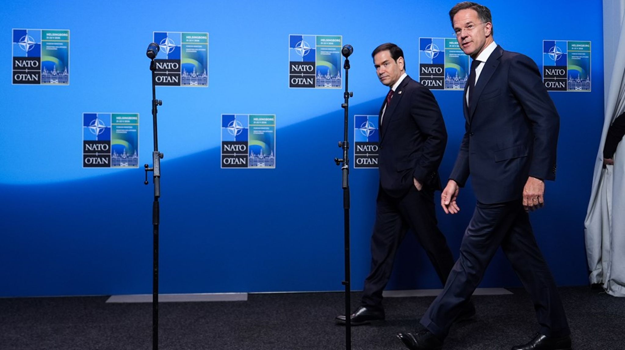 USAs utenriksminister Marco Rubio (venstre) virket litt jetlagget, mens NATOs generalsekretær Mark Rutte (høyre) var i godt humør i Helsingborg.&nbsp;