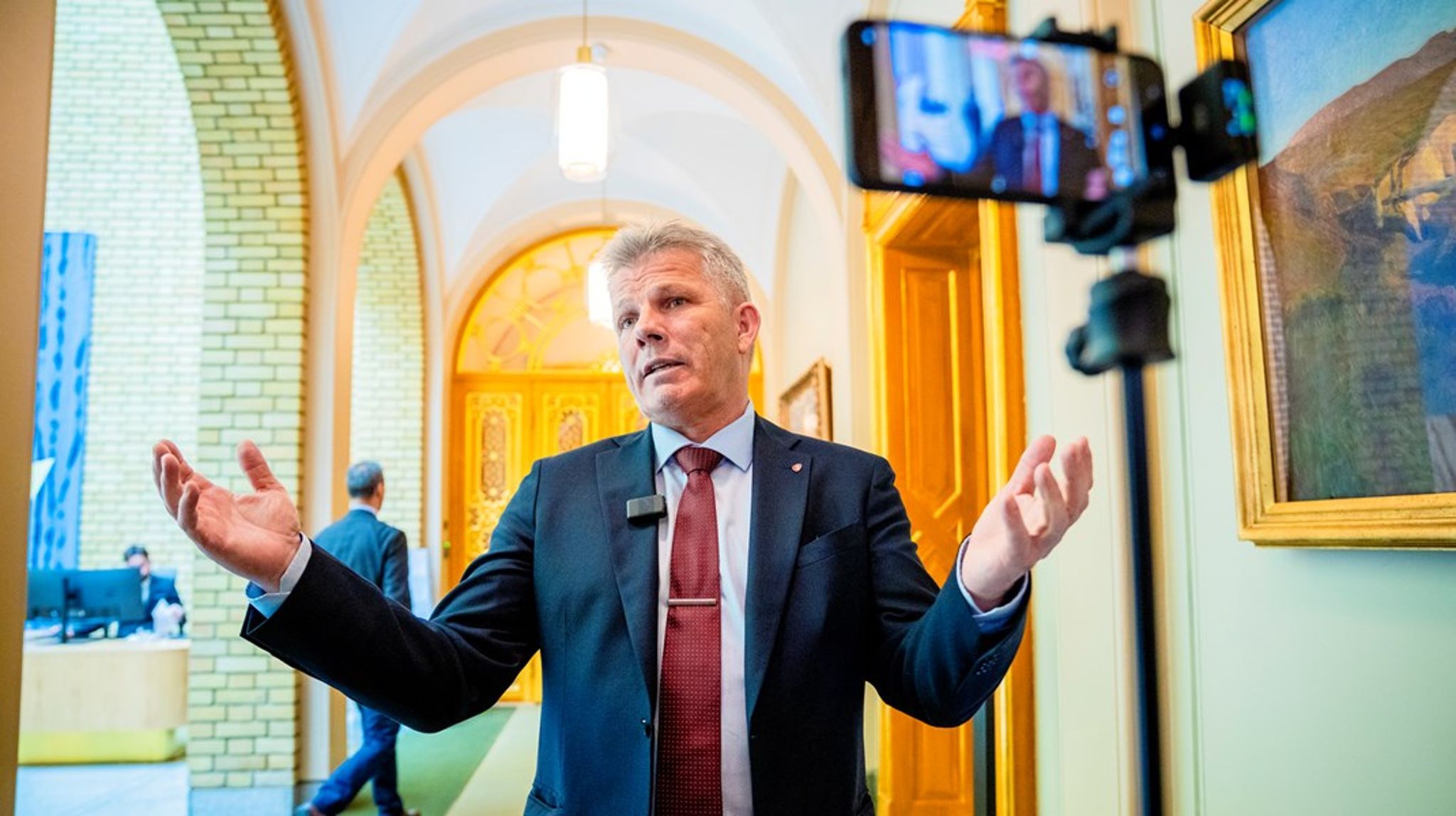 – Husbanken og Direktoratet for byggkvalitet er to etater med hver sin lange suksesshistorie, sier Bjørnar Skjæran. Nå slår han dem sammen – og oppretter Direktoratet for bolig- og bygningskvalitet.&nbsp;