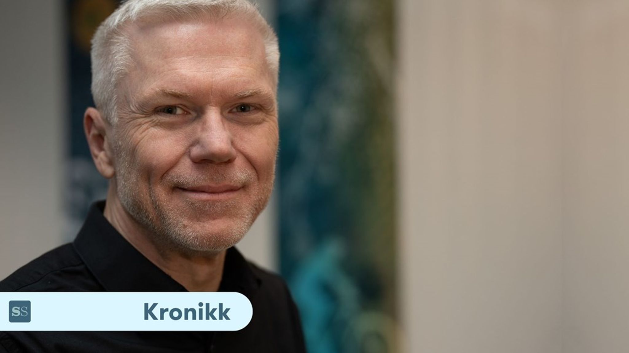 Hans Mogensen er kommunikasjonssjef i Silkeborg Kommune i Danmark, og forfatter av blant annet bøkene <i>Markante borgere </i>og <i>Møgsager og shitstorme</i>. 