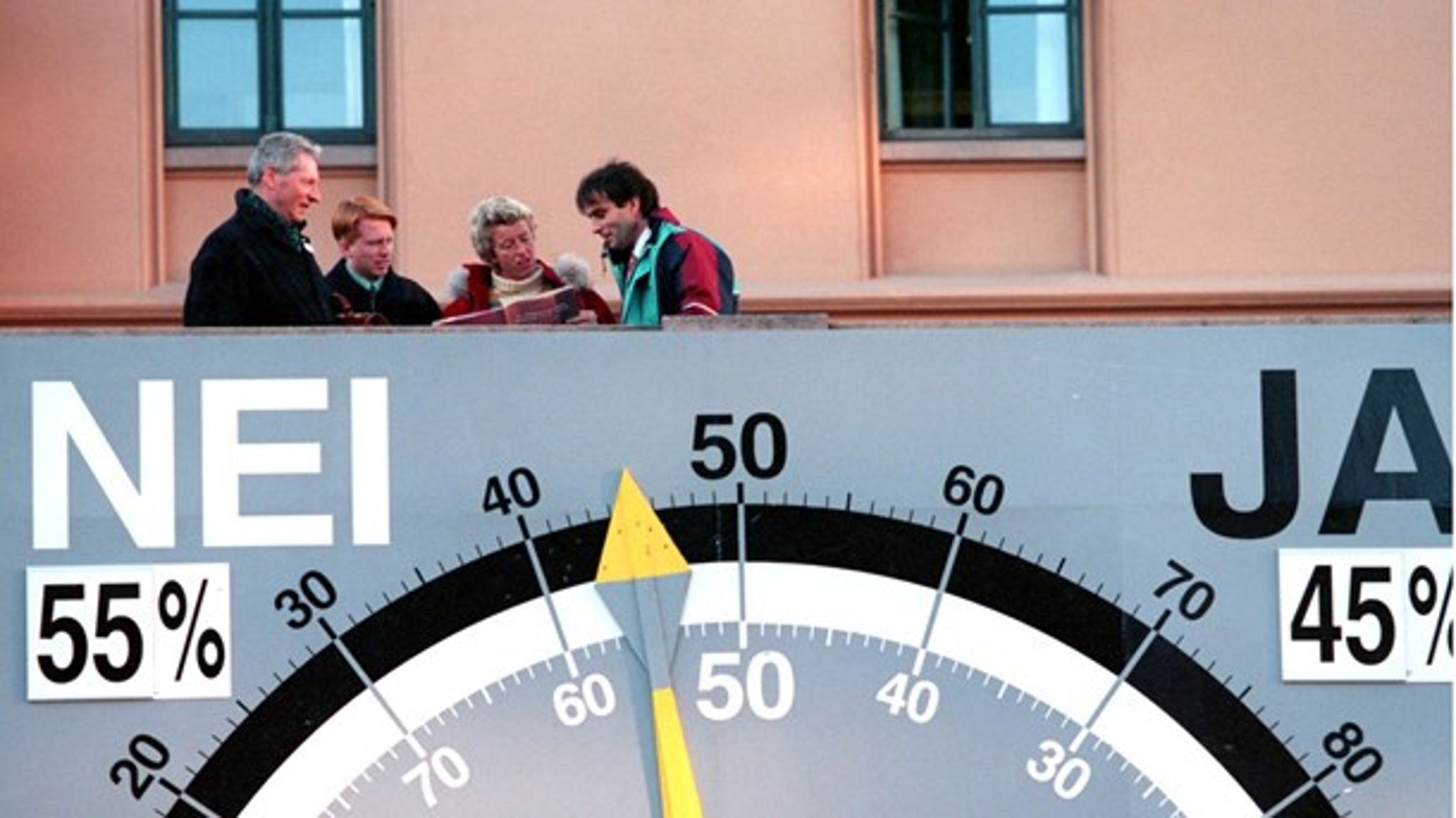 Altingets nye&nbsp;meningsmåling tyder på at pilen fortsatt peker på nei i den norske befolkningen. Dette bildet er tatt på Youngstorget under folkeavstemningen om norsk medlemskap i EU i 1994&nbsp;.&nbsp;