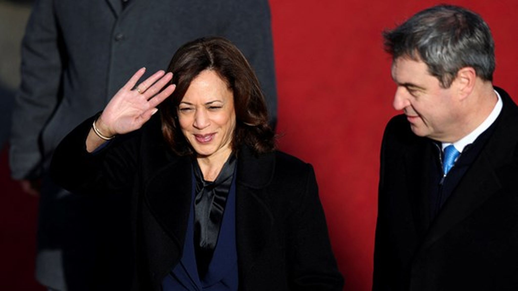 Air Force Two landet torsdag denne uken på München flyplass med USAs visepresident Kamala Harris. Hun ble mottatt med rød løper av den bayerske ministerpresidenten Markus Söder. For Harris gikk turen videre til den internasjonale sikkerhetskonferansen. 