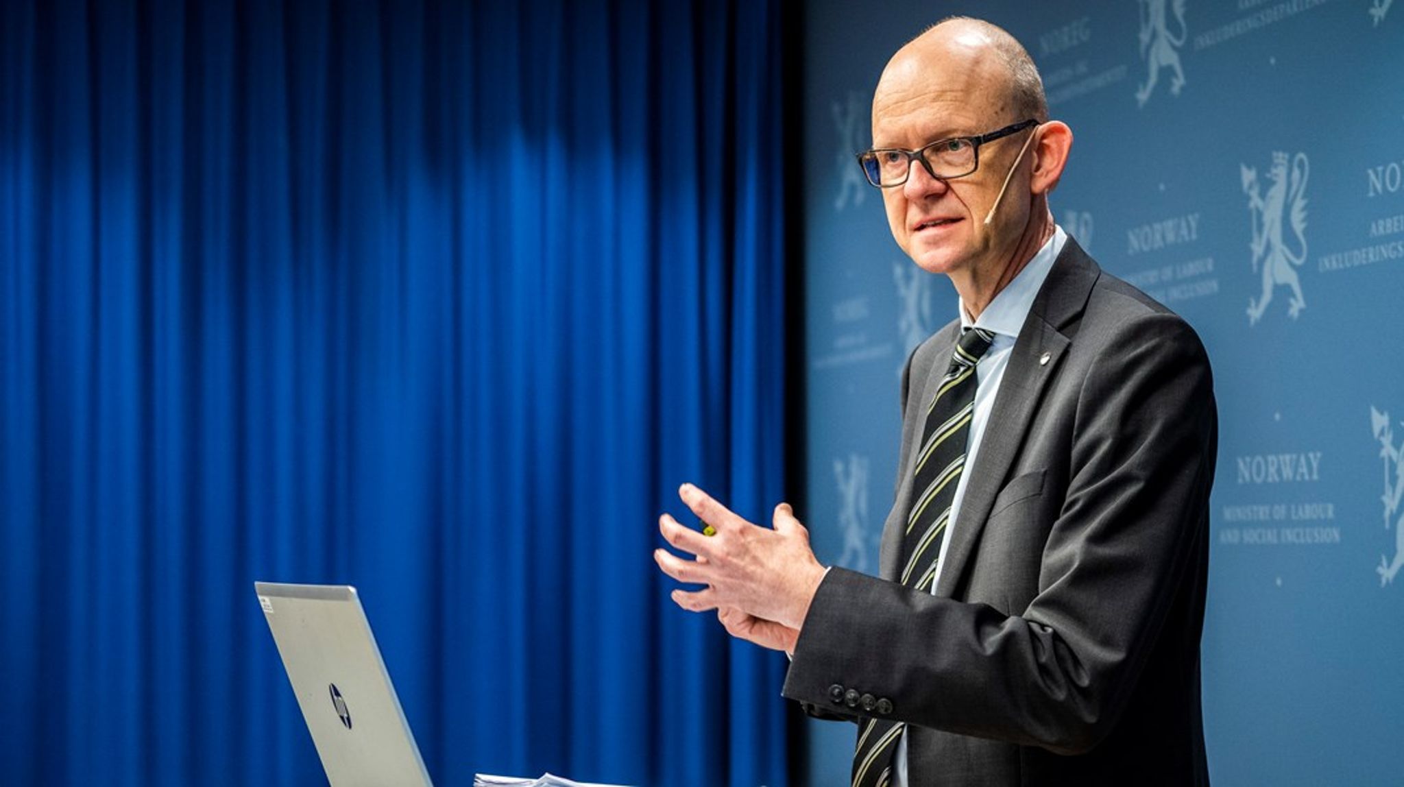 SSB-direktør og leder av TBU, Geir Axelsen, da han la frem den foreløpige rapporten om grunnlaget for lønnsoppgjørene i 2022. Mandag legger han frem den foreløpige rapporten for 2023.