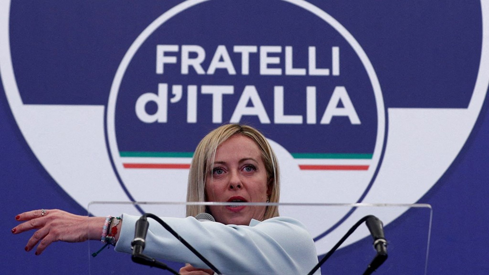 Den 45 år gamle lederen av det høyreorienterte partiet Fratelli d'Italia,
Giorgia Meloni, blir Italias nye regjeringssjef.