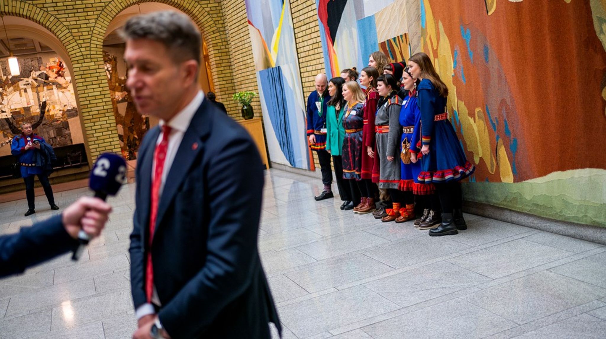 Idet den heftigste strømkrisa var i ferd med å roe seg, fikk olje- og energiminister&nbsp;Terje Aasland en menneskerettsaksjon i fanget.&nbsp;