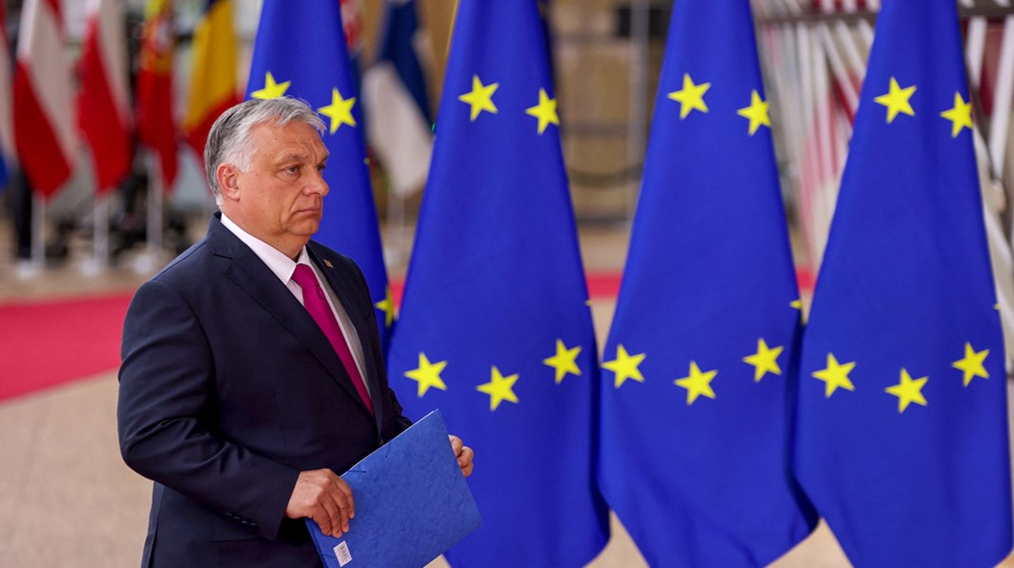 Ungarns statsminister Viktor Orbán får besøk av EUs budsjettkommissær. De to har mye å snakke om, siden store mengder EU-bistand for tiden holdes tilbake på grunn av ungarernes tvilsomme håndtering av rettsstaten de siste årene.