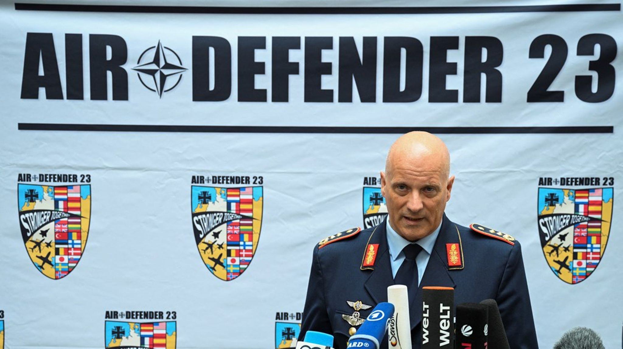 Sjef for det tyske luftforsvaret, generalløytnant Ingo Gerhartz under en pressekonferanse i forkant av øvelsen Air Defender 2023, som starter denne uken.
