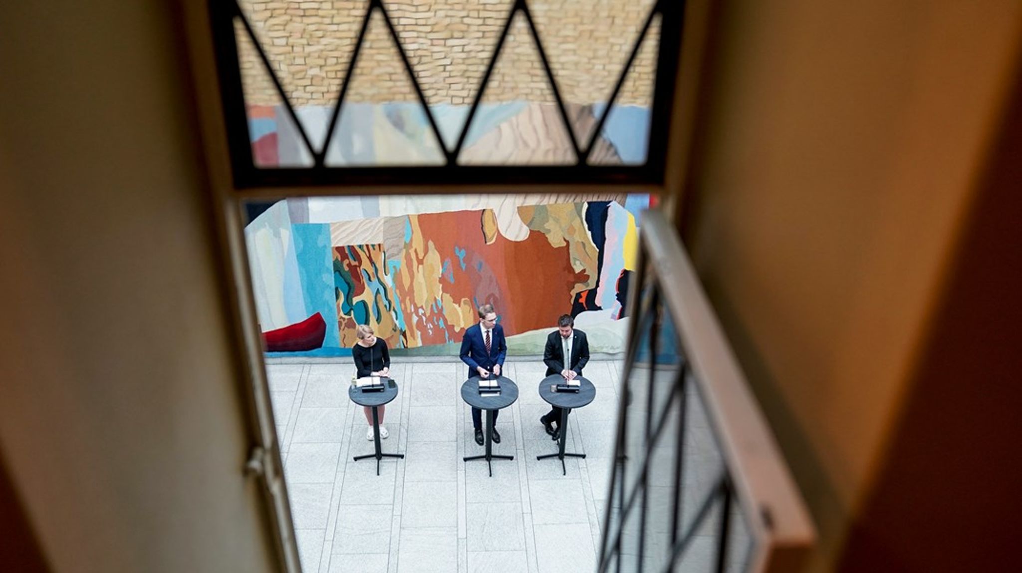 Trioen som la fram enigheten om revidert nasjonalbudsjett i fjor på denne tiden, skal i manesjen igjen denne uken. Fra venstre Kari Elisabeth Kaski (SV), Eigil Knutsen (Ap) og Geir Pollestad (Sp). 