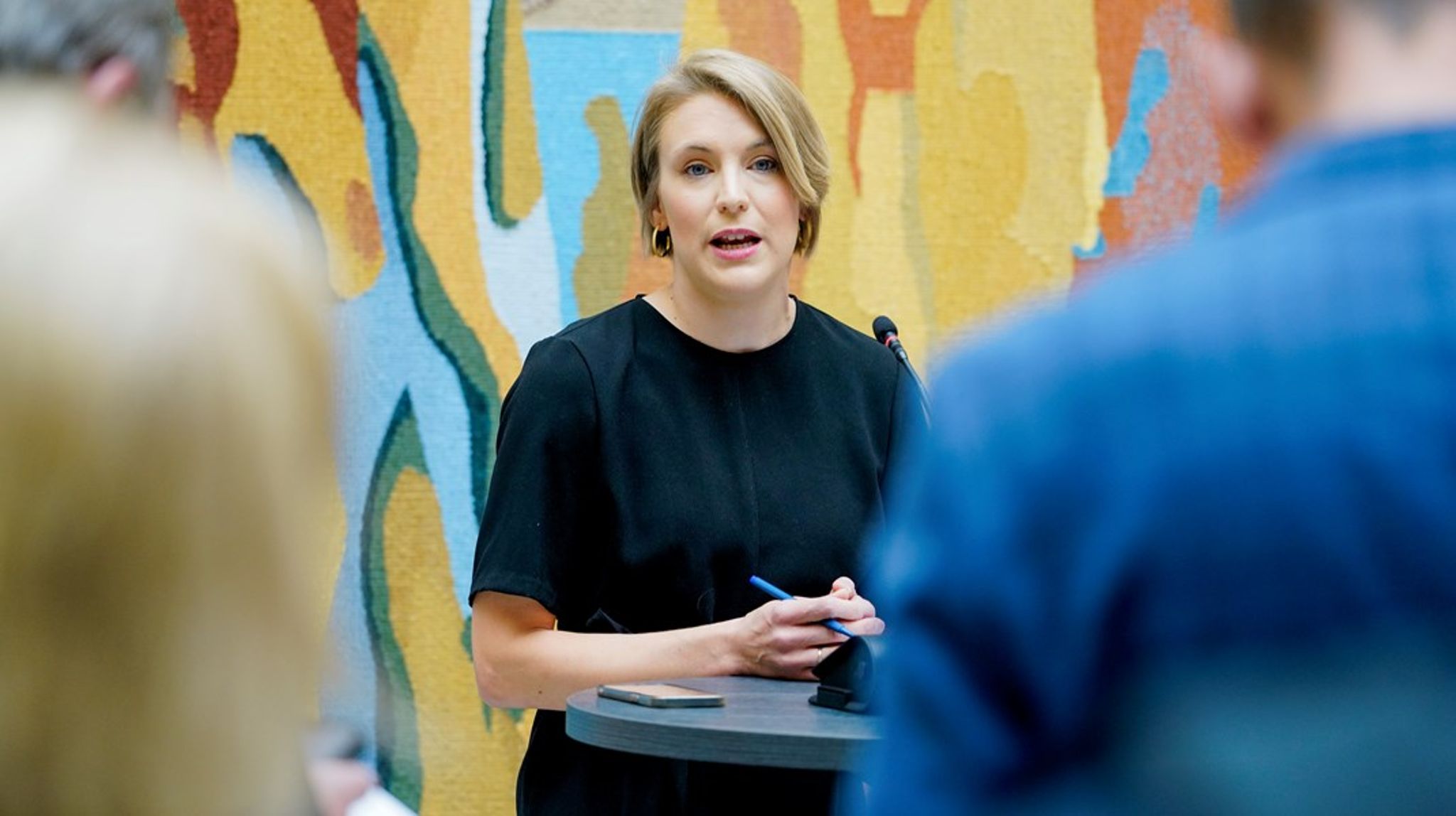 Finansminister Trygve Slagsvold Vedums opptreden i Politisk Kvarter i NRK tirsdag morgen provoserte SV og finanspolitisk talsperson Kari Elisabeth Kaski til de grader at han måtte be om godt vær før formiddagens pressekonferanse om revidert nasjonalbudsjett.