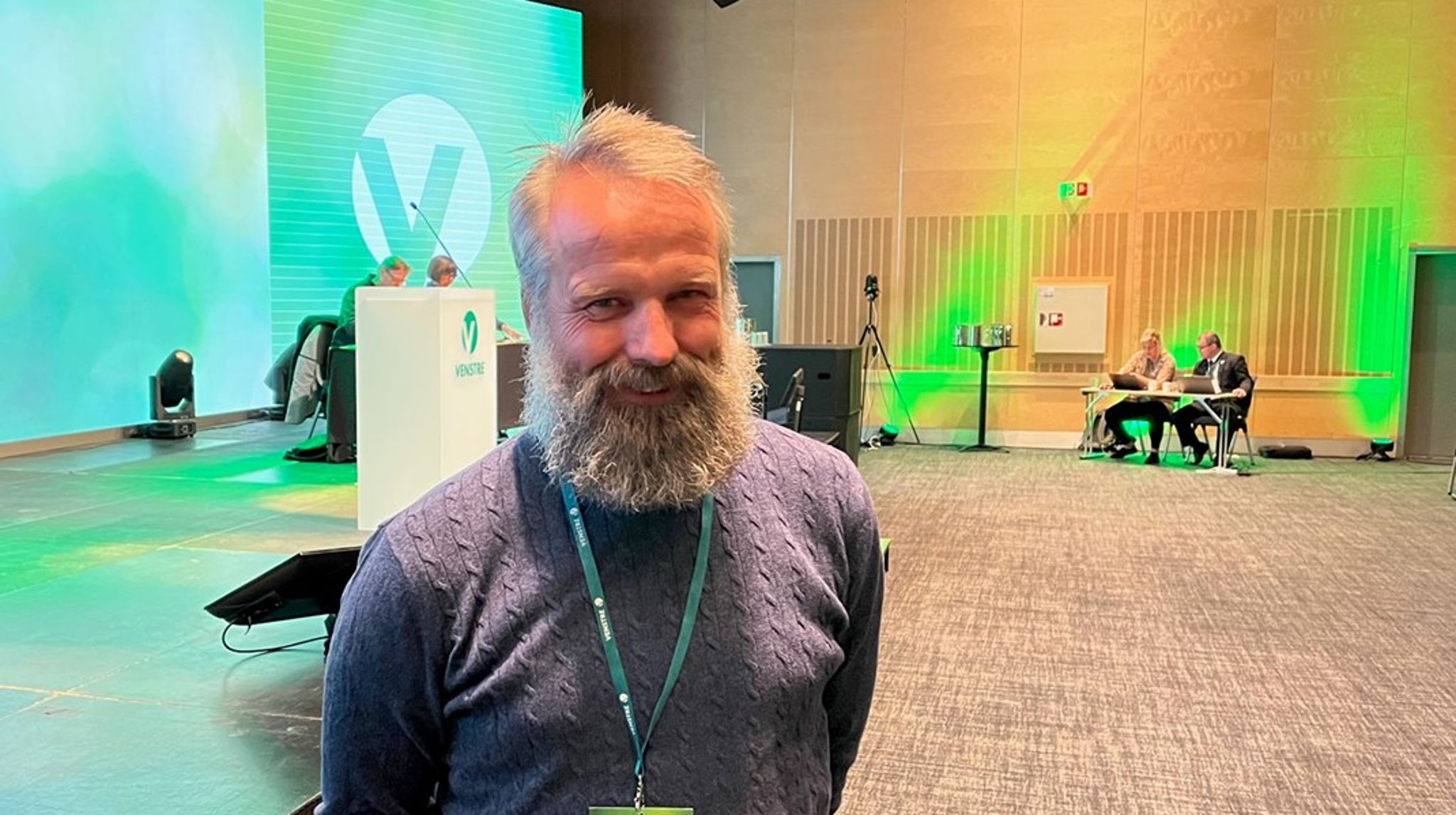 Varaordfører Torstein Tvinnereim fra Stryn har ambisjoner om å ta ett skritt til opp i kommunehierakiet. Men han tror det blir vanskelig å bli ordfører hvis han må forsvare kjernekraft som ny Venstre-politikk når han møter velgere på stand framover. 
