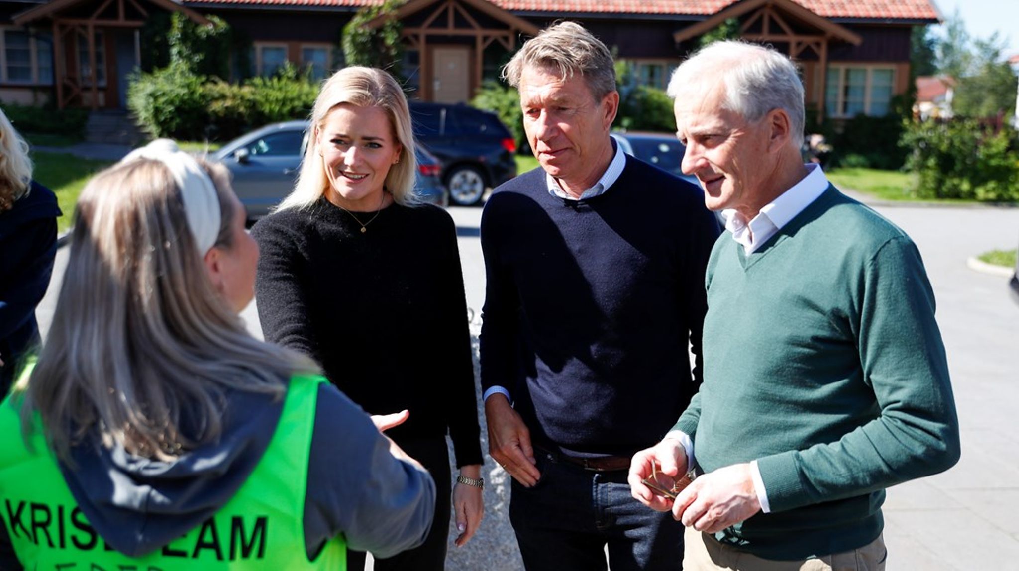 I kjølvannet av ekstremværet «Hans» reiste både justis- og beredskapsminister Emilie Enger Mehl (Sp), olje- og energiminister Terje Aasland (Ap) og statsminister Jonas Gahr Støre (Ap) til Ringerike kommune for å besøke de rammede. Denne uken inviterer Mehl og Aasland til et møte med statsforvaltere, kommuner og fylkeskommuner, for å diskutere håndteringen av hendelsen.