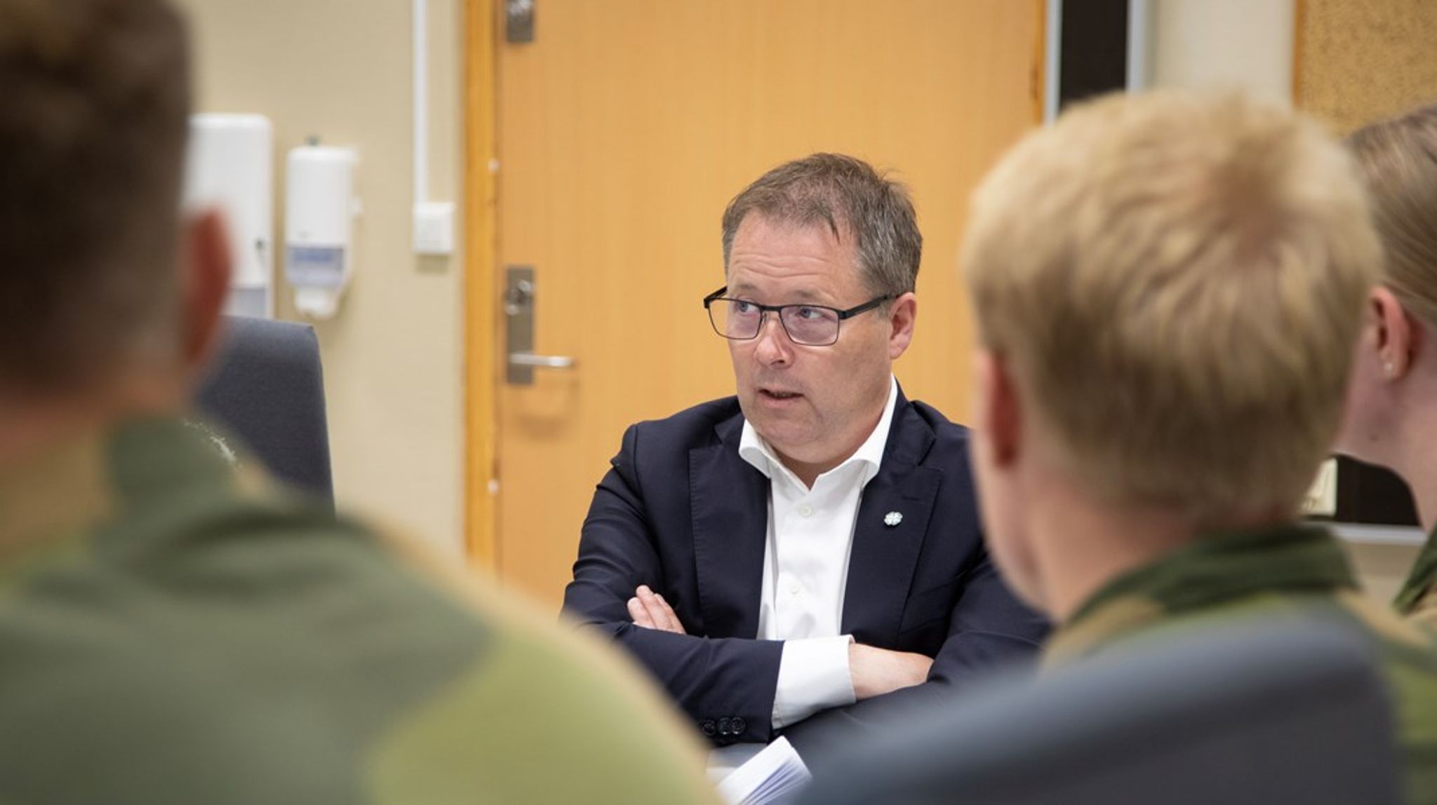 Forsvarsminister Bjørn Arild Gram (Sp) besøkte Cyberforsvaret ved Jørstadmoen leir denne uken.