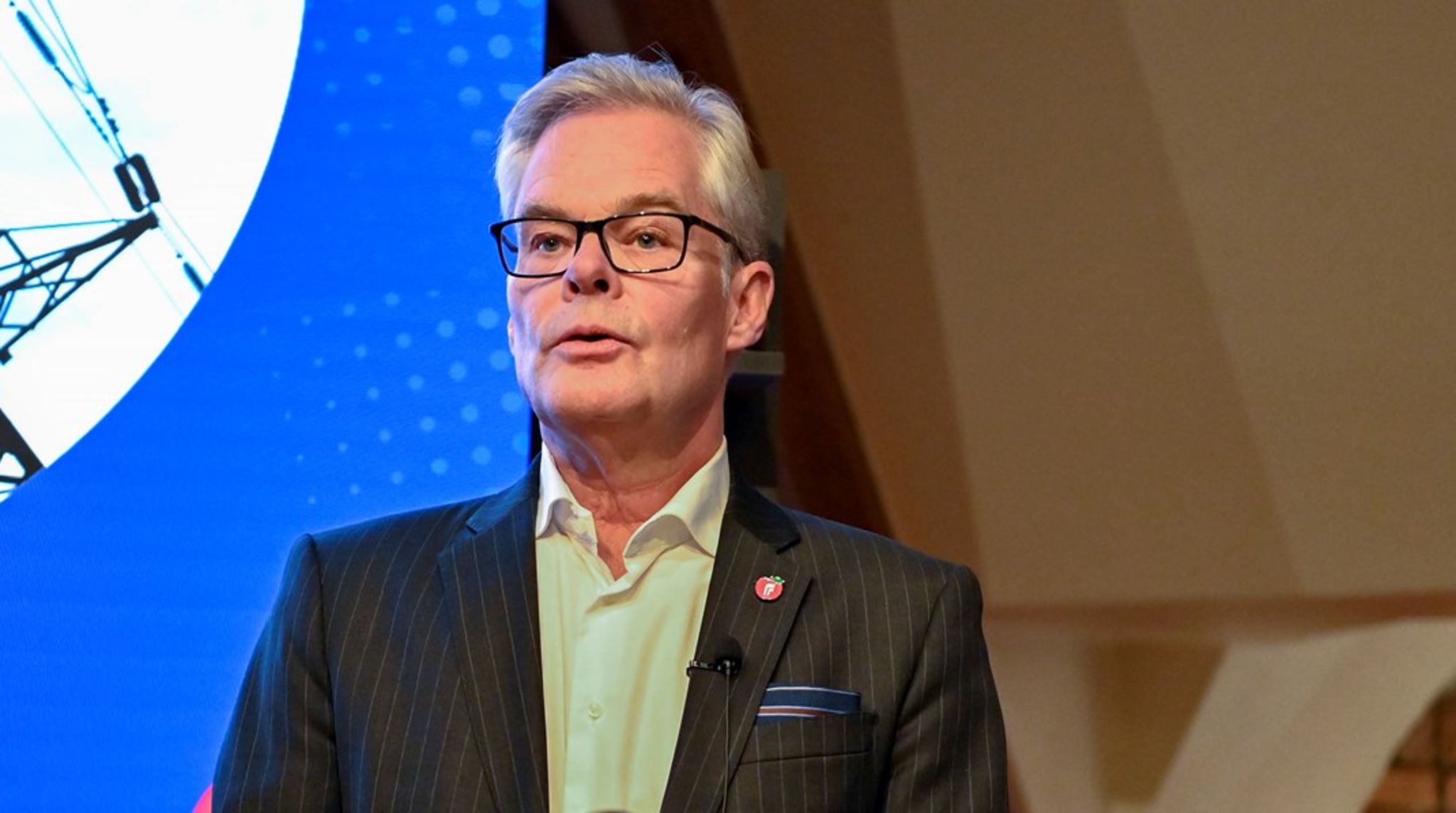 Hans Andreas Limi vil at inhabilitetsgranskingen skal gå ti år tilbake i tid og også omfatte Frps egne statsråder.&nbsp;