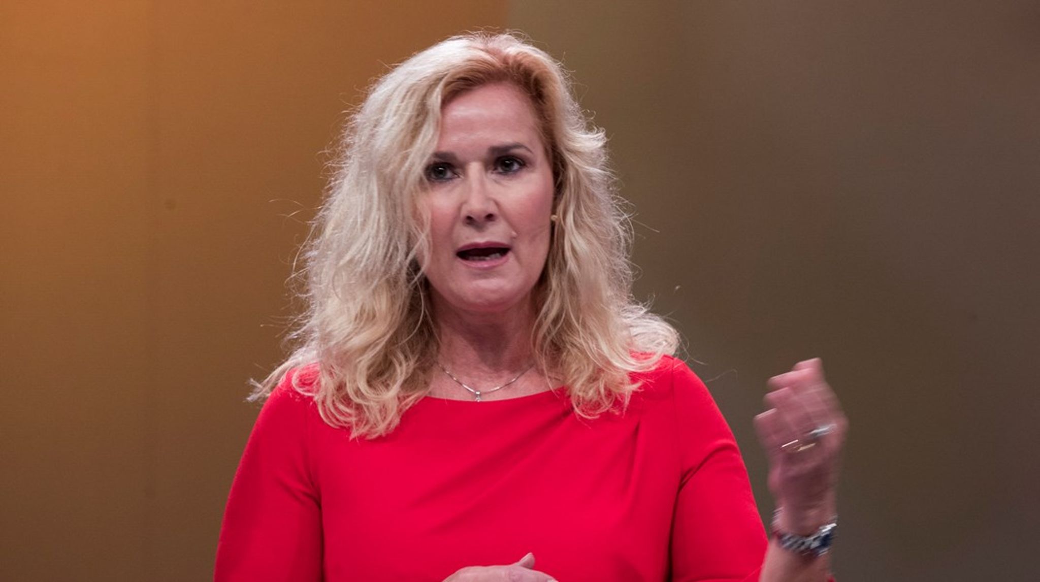 Karita Bekkemellem, administrerende direktør i NHO Geneo, er kritisk til at regjeringen vil avvikle Fritt behandlingsvalg allerede fra nyttår. Hun mener det vil ramme særlig ruspasienter hardt.