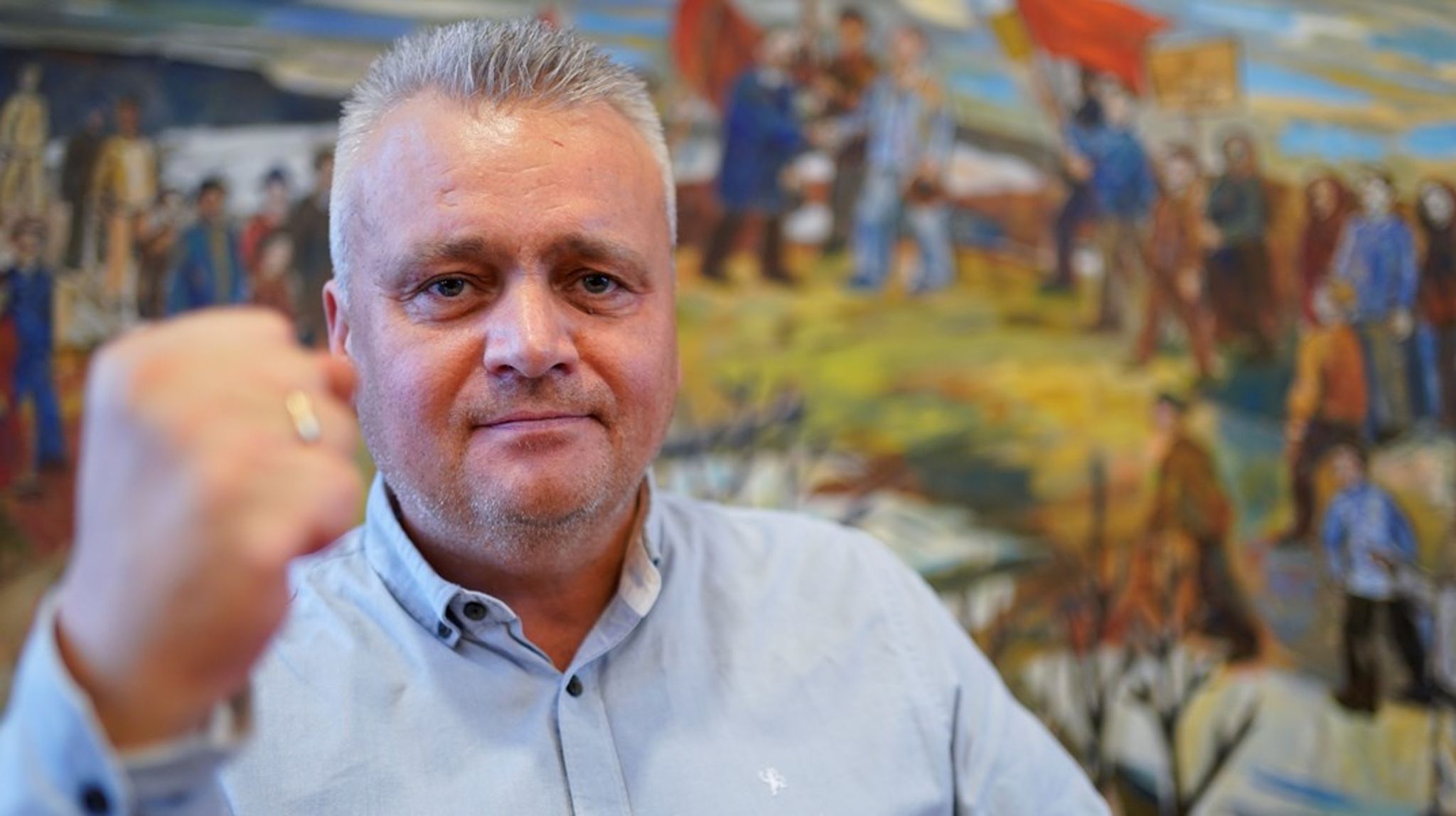 <div>Leder i Fellesforbundet Jørn Eggum, som sjelden omtales
uten beskrivelsen «den mektige» foran tittelen sin, åpner på fredag Fellesforbundets
landsmøte i Oslo Kongressenter i Oslo.</div>