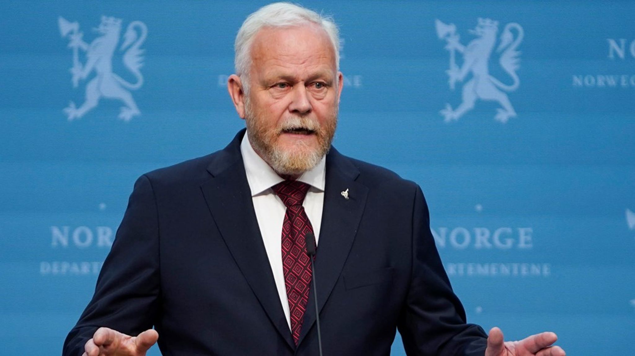 Harald Sunde, leder av Totalberedskapskommisjonen og tidligere forsvarssjef, møter kongen, dronningen og kronprinsen denne uken for å orientere om kommisjonens arbeid.<br>