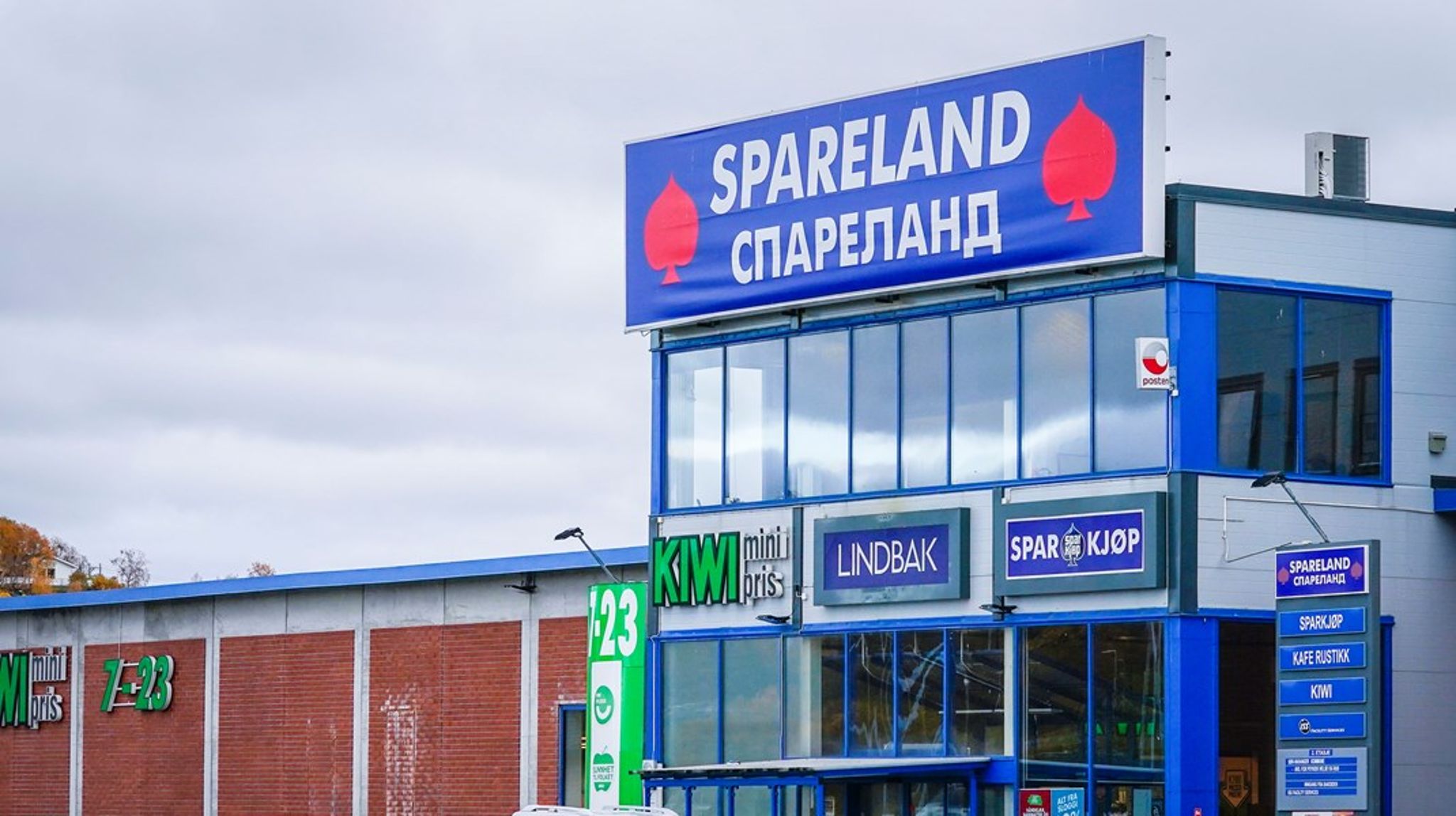 En artikkel i Barents Observer viser at varer fra Sparkjøp i Kirkenes havner i den russiske frontlinjen.