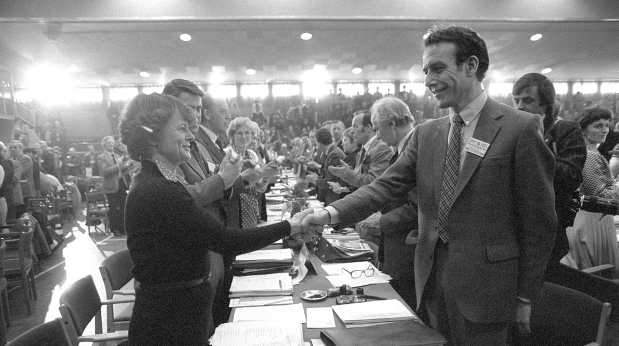 Ved Arbeiderpartiets landsmøte i 1981 står det klart at Reiulf Steen ikke ønsker å forsette som formann. Gro Harlem Brundtland blir valgt til formann, og har dermed overtatt to av politikkens mektigste posisjoner.