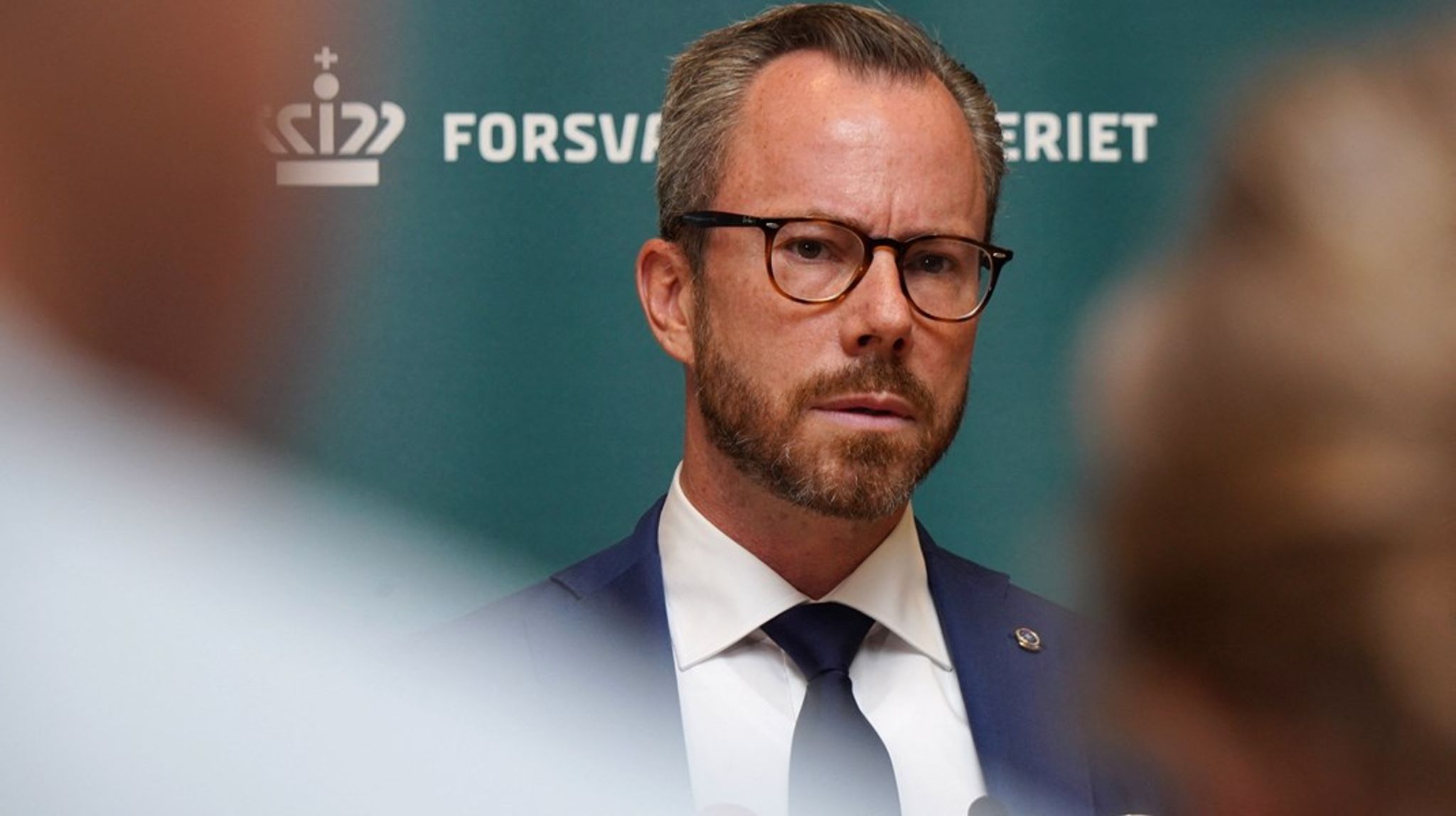 Jakob Ellemann-Jensen har gått av som forsvarsminister i Danmark, men granskes nå for sin rolle i den såkalte Elbit-saken, avdekket av Altinget i Danmark. 
