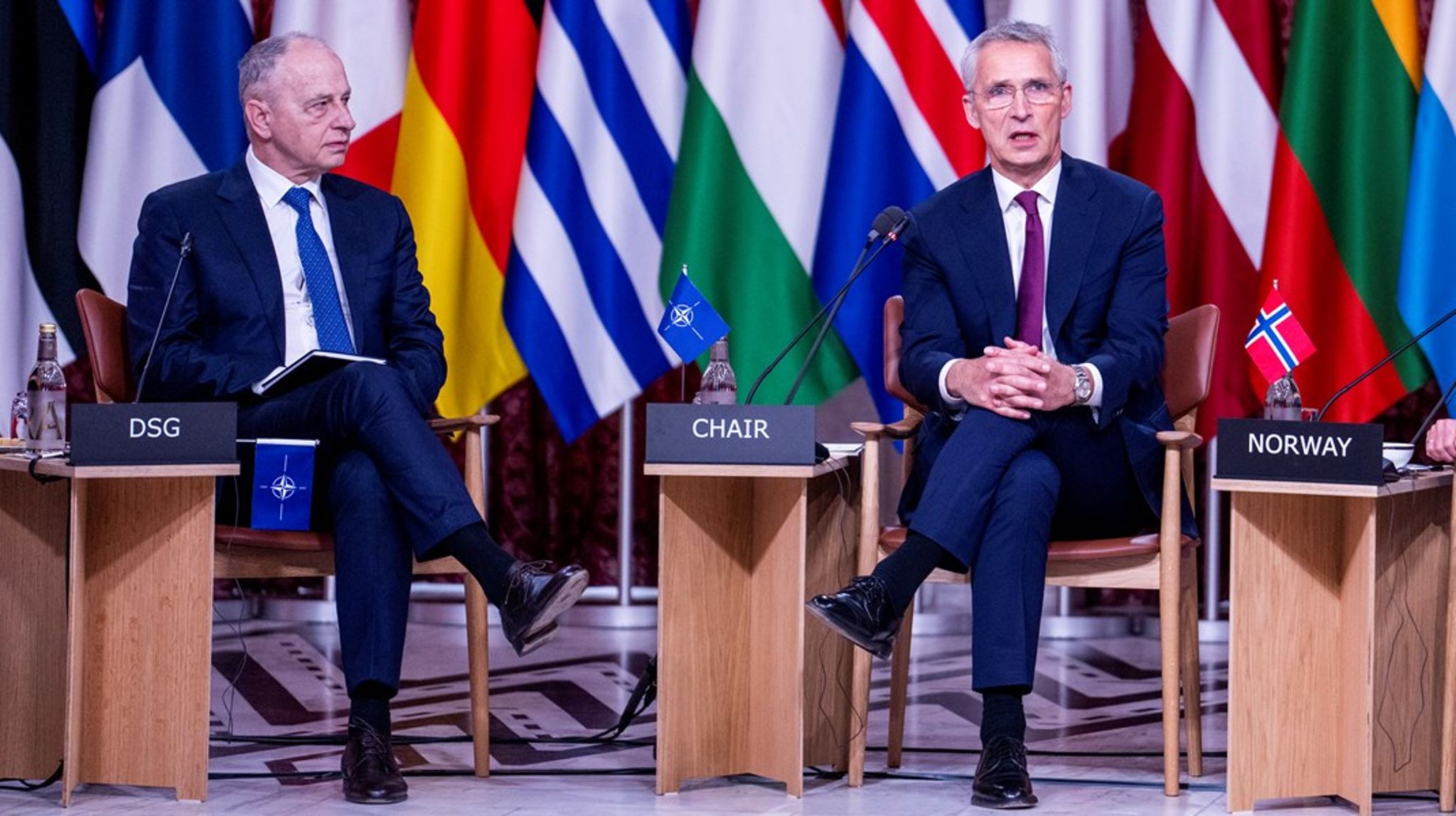 Natos visegeneralsekretær Mircea Geoană og generalsekretær Jens Stoltenberg får mer å rutte med i 2024. 