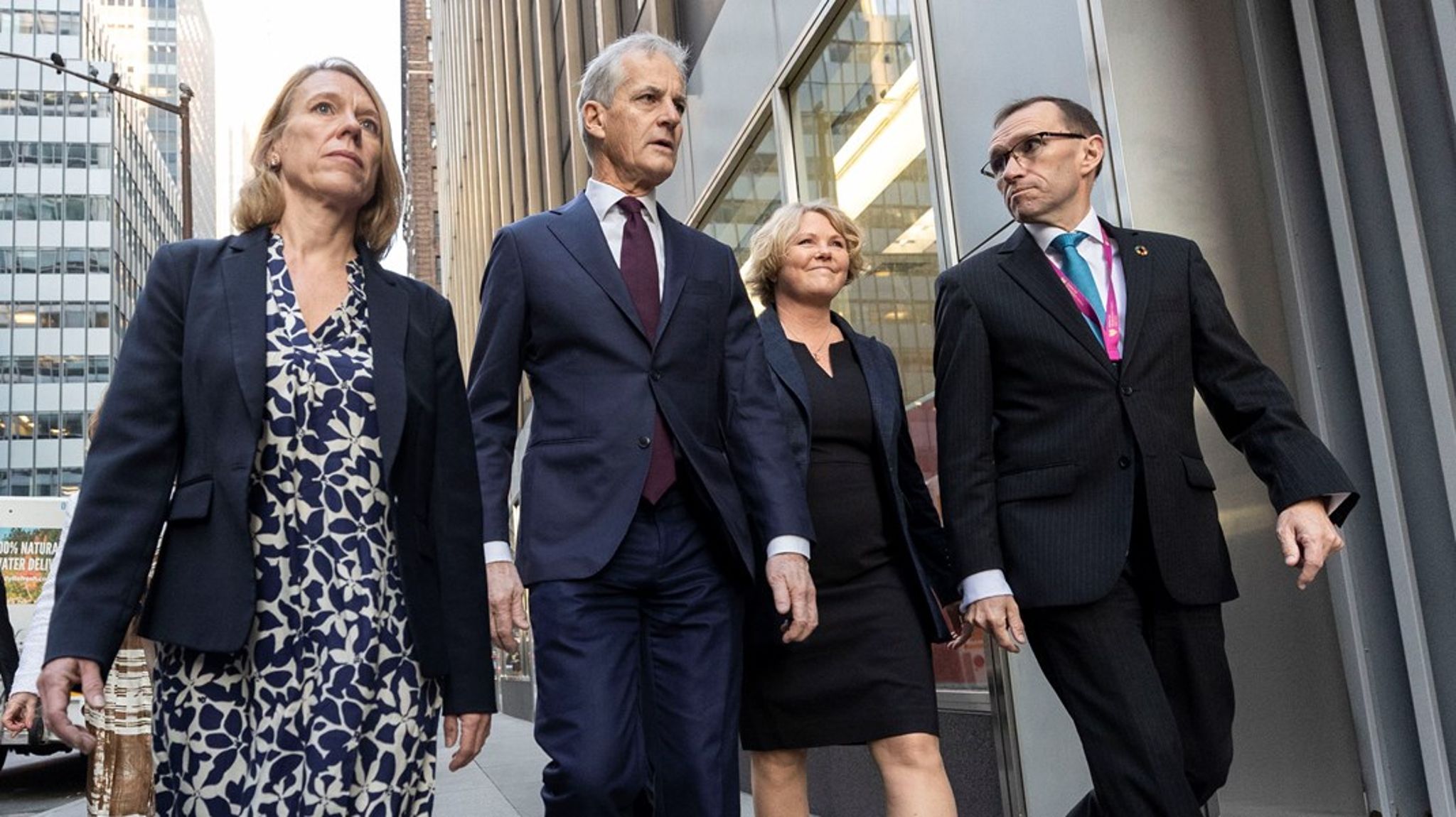 Anniken Huitfeldt blir utnevnt som Norges ambassadør til USA. Jonas Gahr Støre har uttalt at man bør ha politisk erfaring i en slik rolle i dagens politiske situasjon.&nbsp;