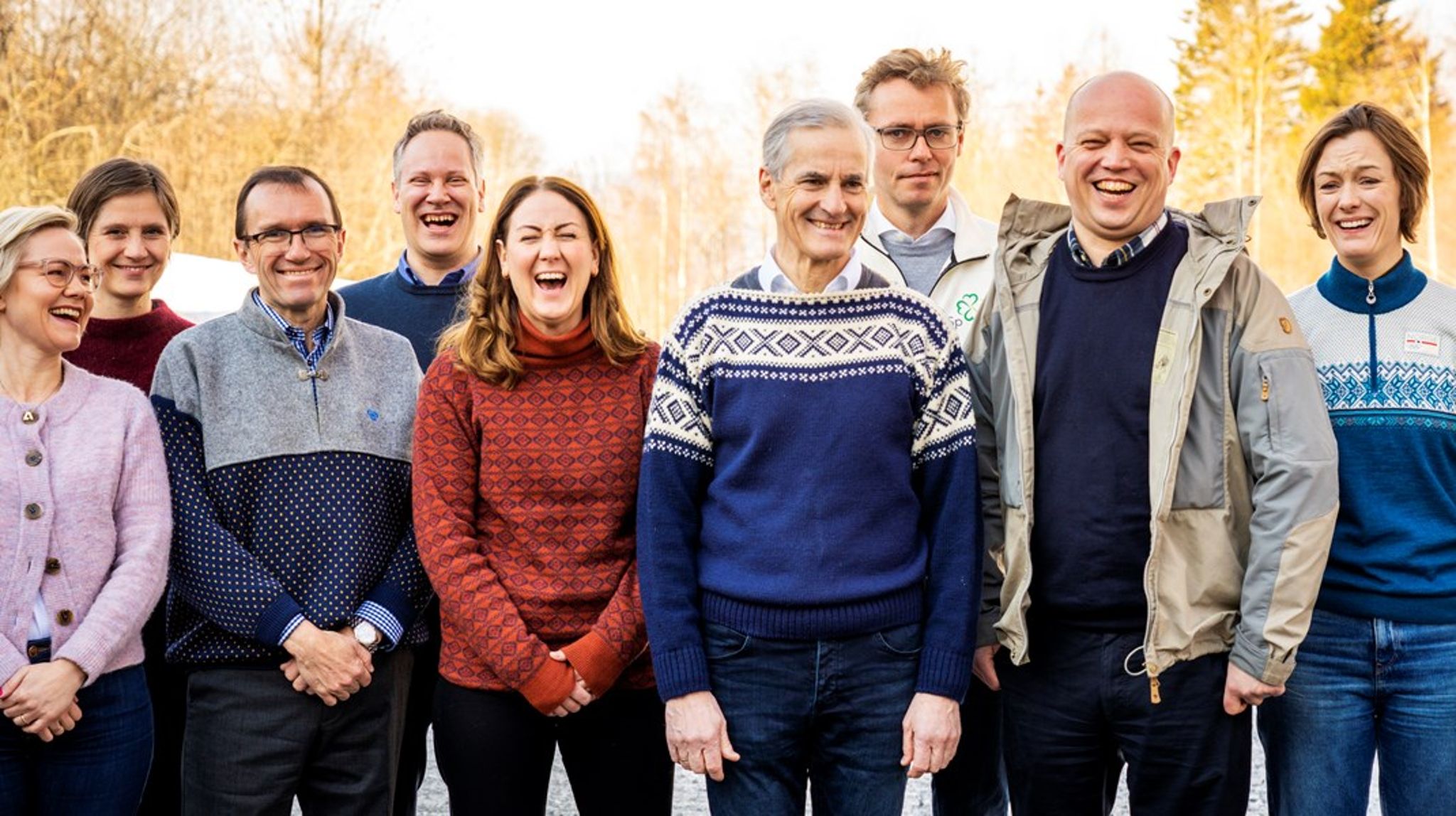Tradisjonen med å kle seg i ull på regjerings budsjettkonferanse i mars, videreføres trolig i år også. Men ikke alle ansiktene på dette bildet fra mars i fjor, vil være å se på Klækken i år.