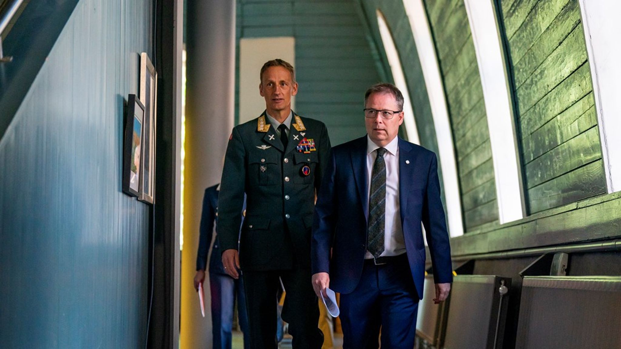 Noen ganger er forsvarssjef Eirik Kristoffersen og forsvarsminister Bjørn Arild Gram (Sp) uenige. Derfor må kommunikasjonsfolkene deres skilles.