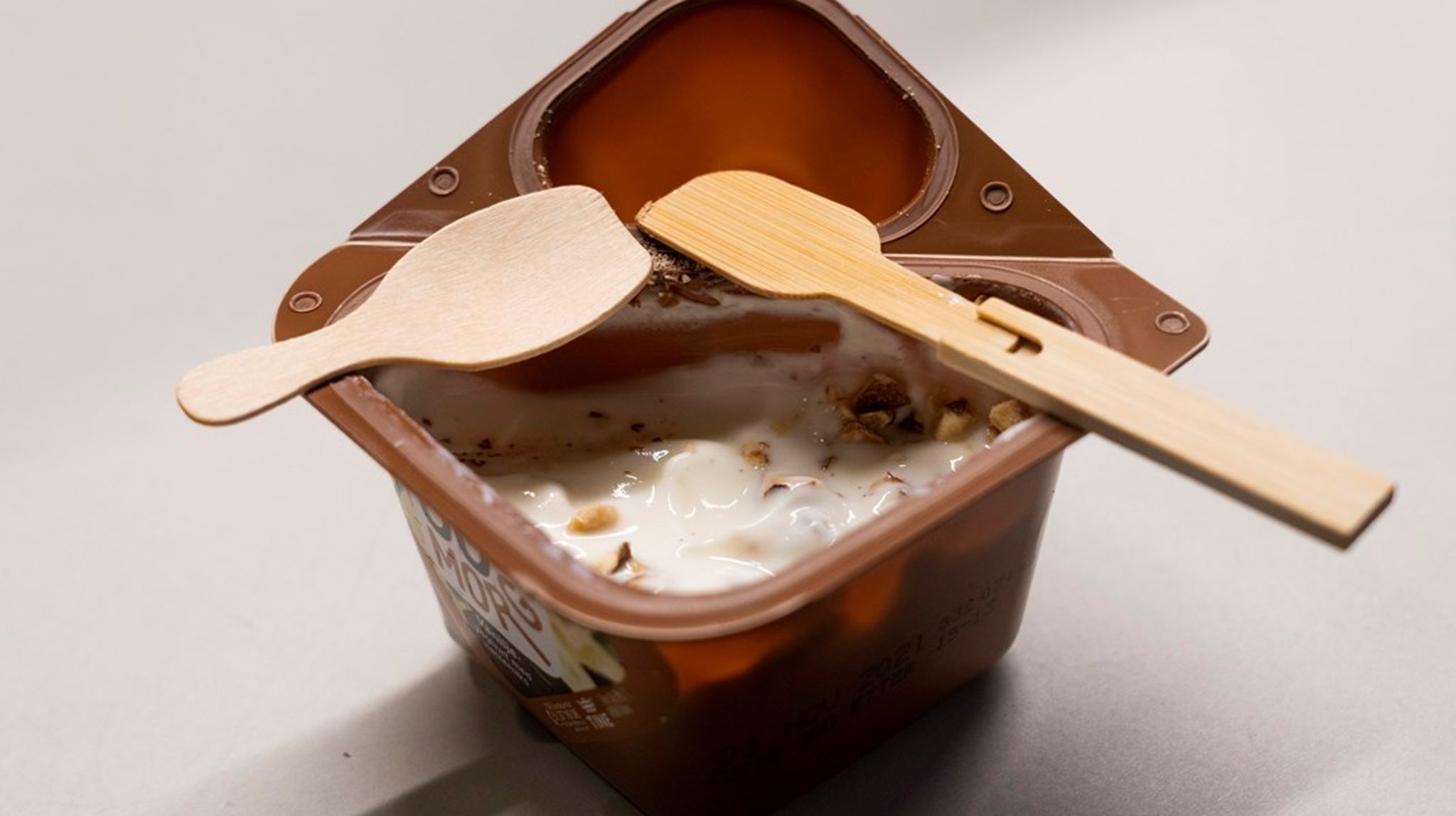 Den lille treskjeen som følger med Tines yoghurtbegre, har skapt mye frustrasjon.