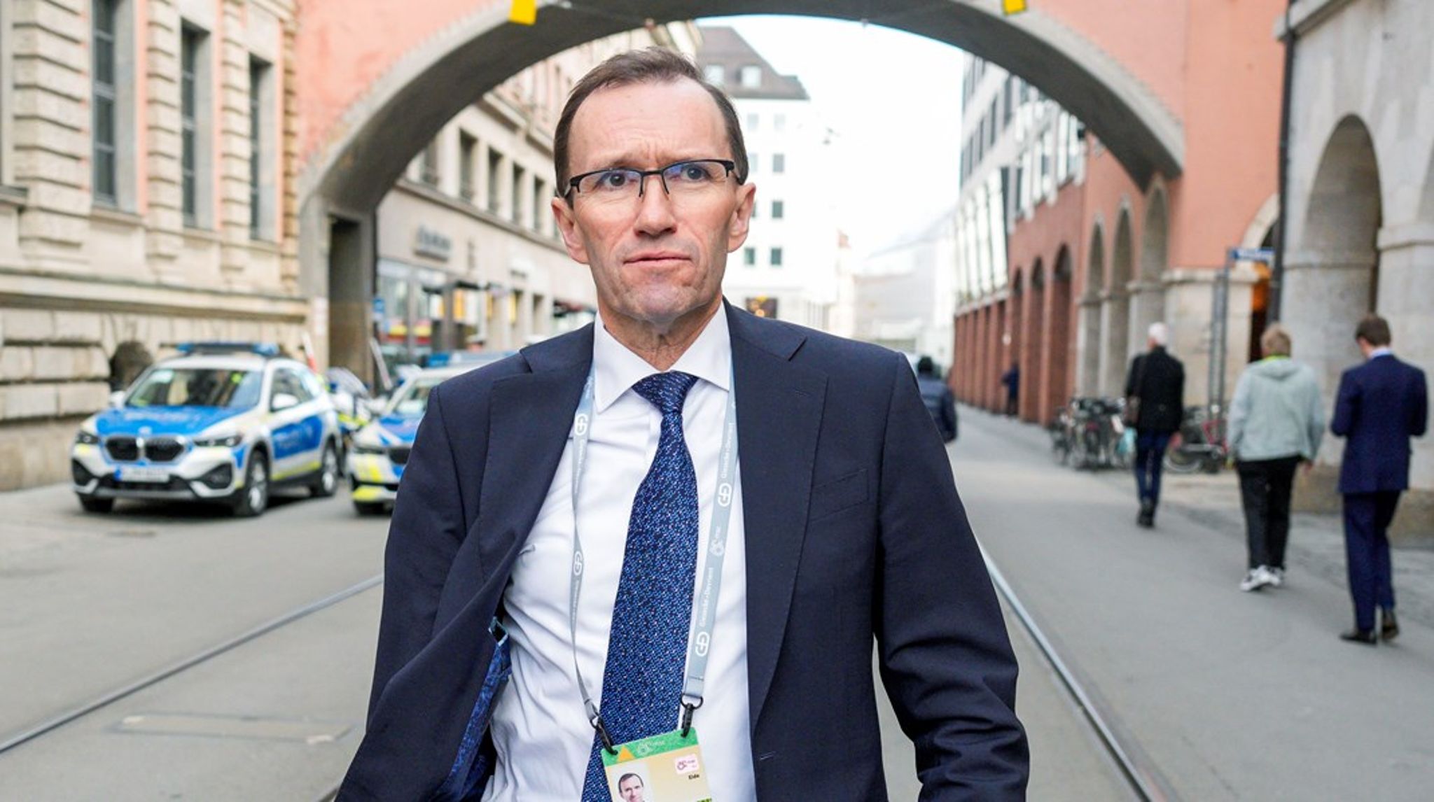 Et utvalg har sett på erfaringene med EØS-avtalen og andre relevante avtaler med EU. Utenriksministeren mottar utredningen torsdag.&nbsp;
